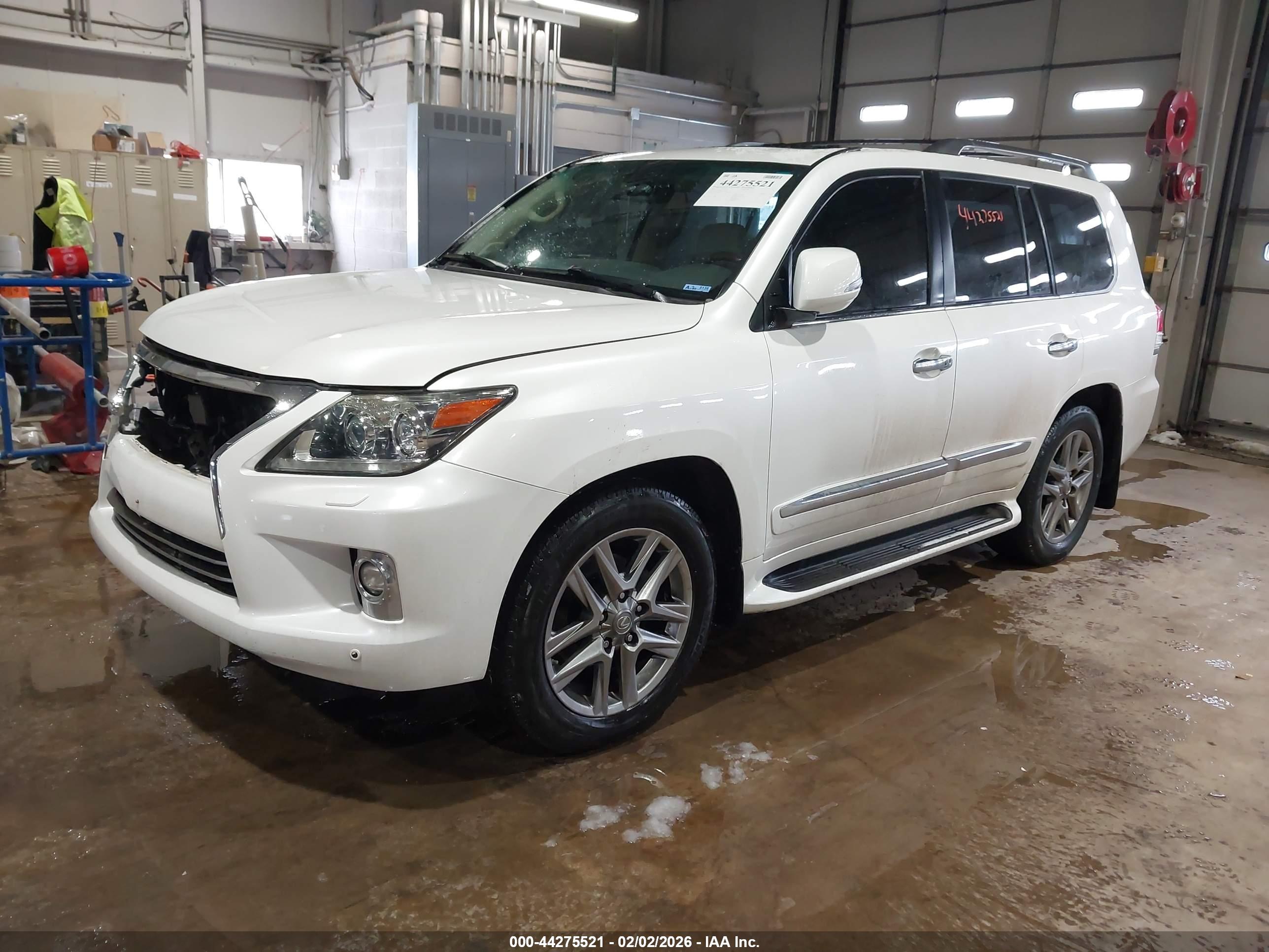 LEXUS LX image 2