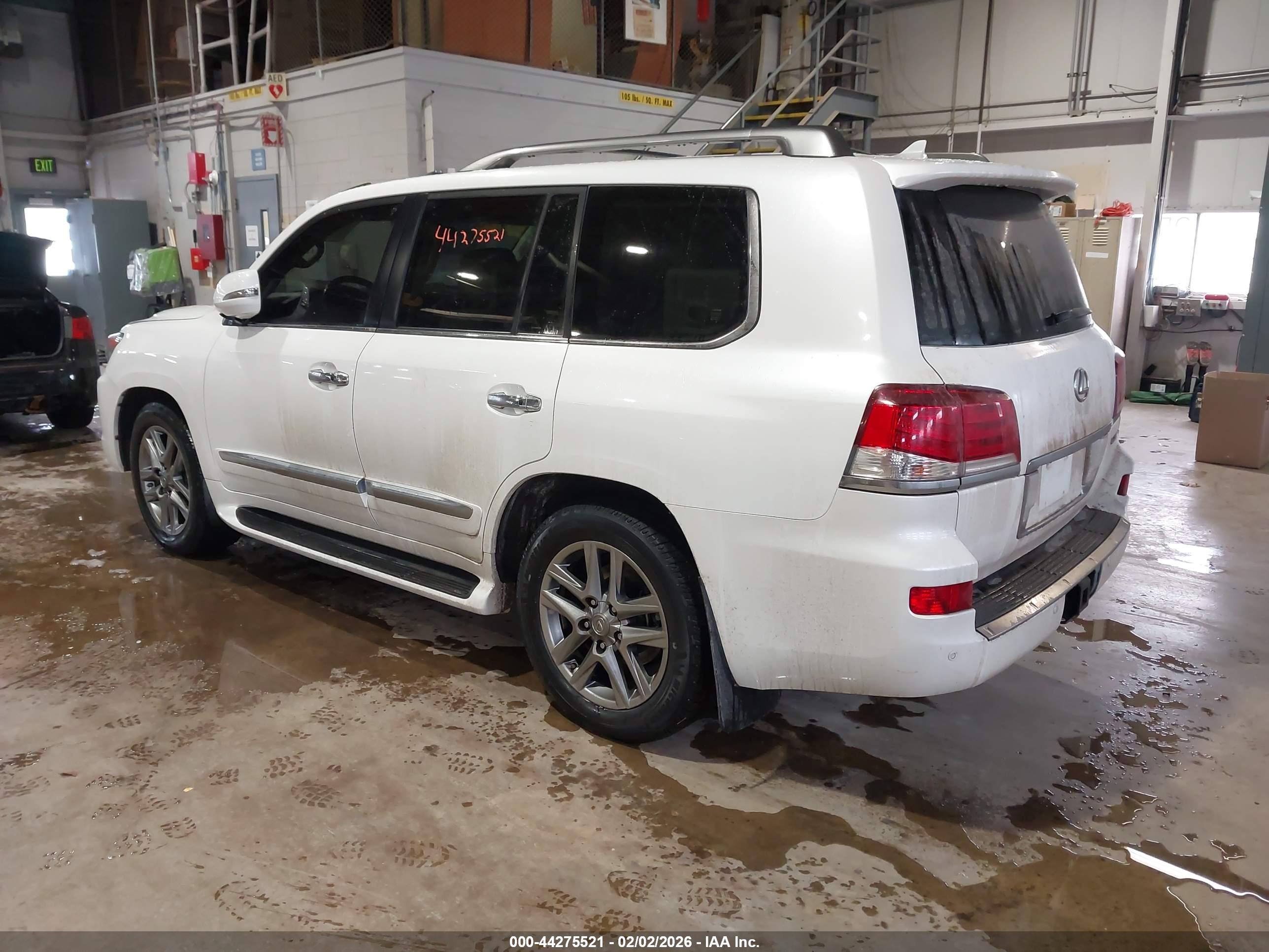 LEXUS LX image 3