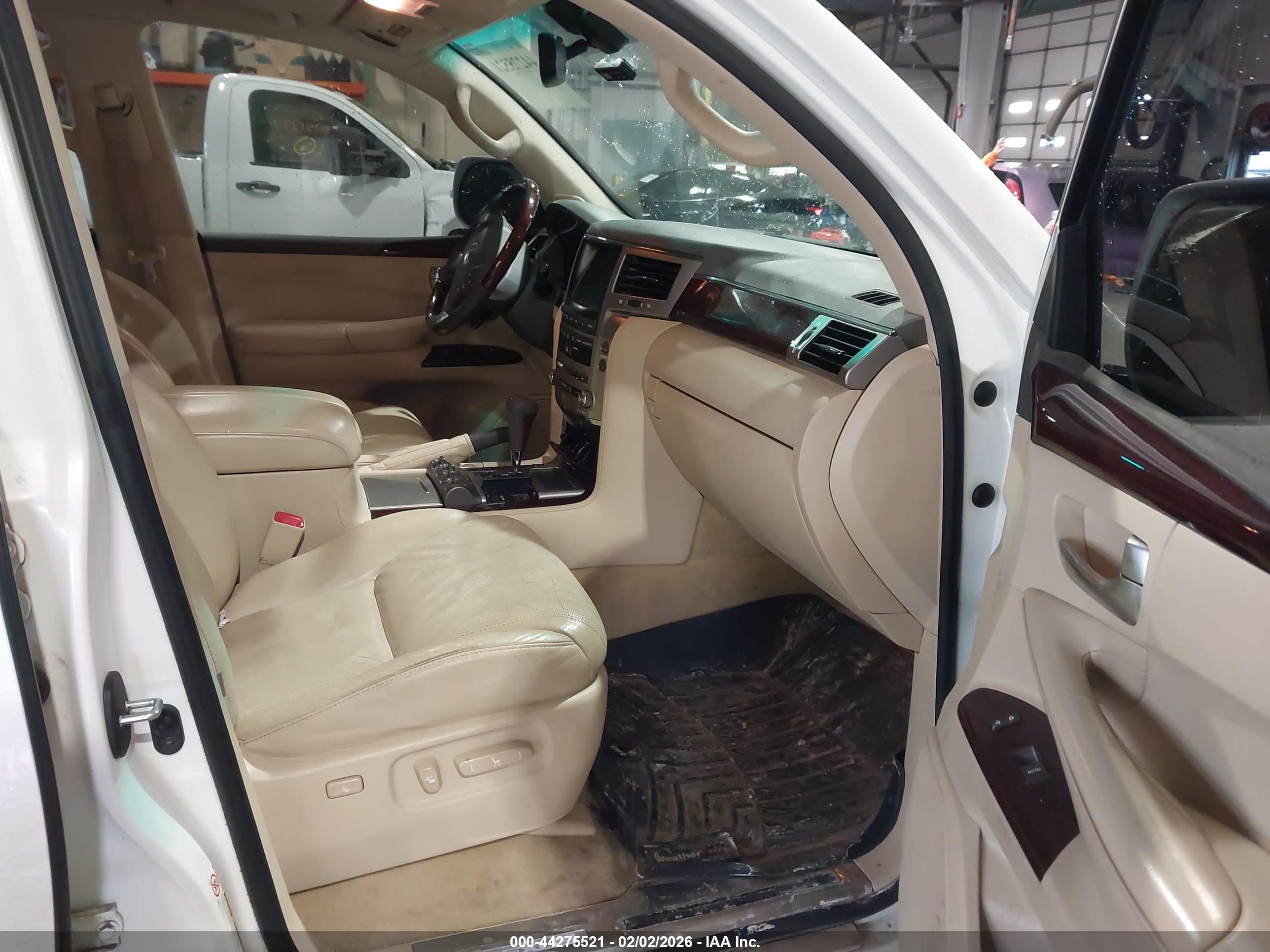 LEXUS LX image 5