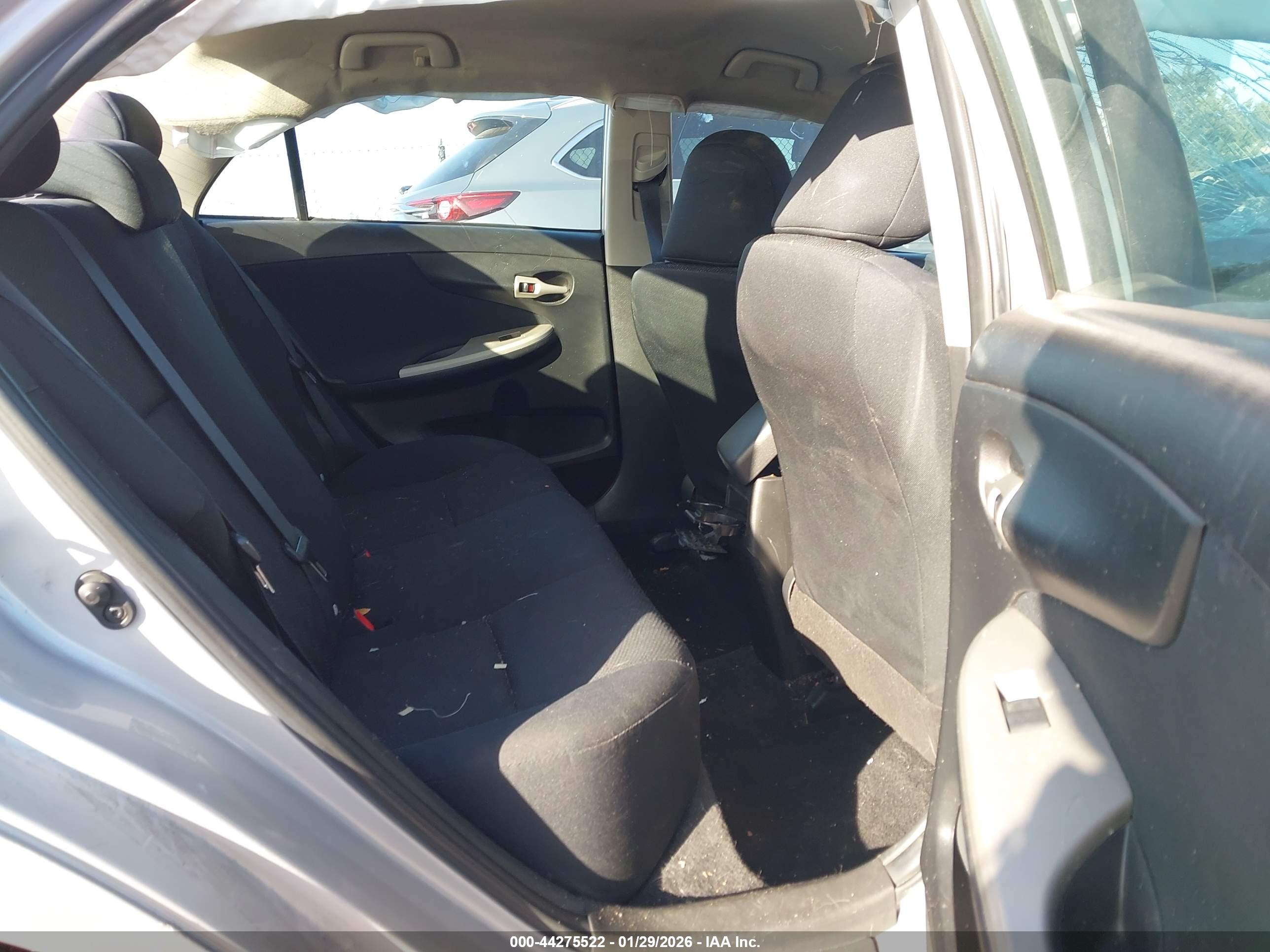 TOYOTA COROLLA image 8