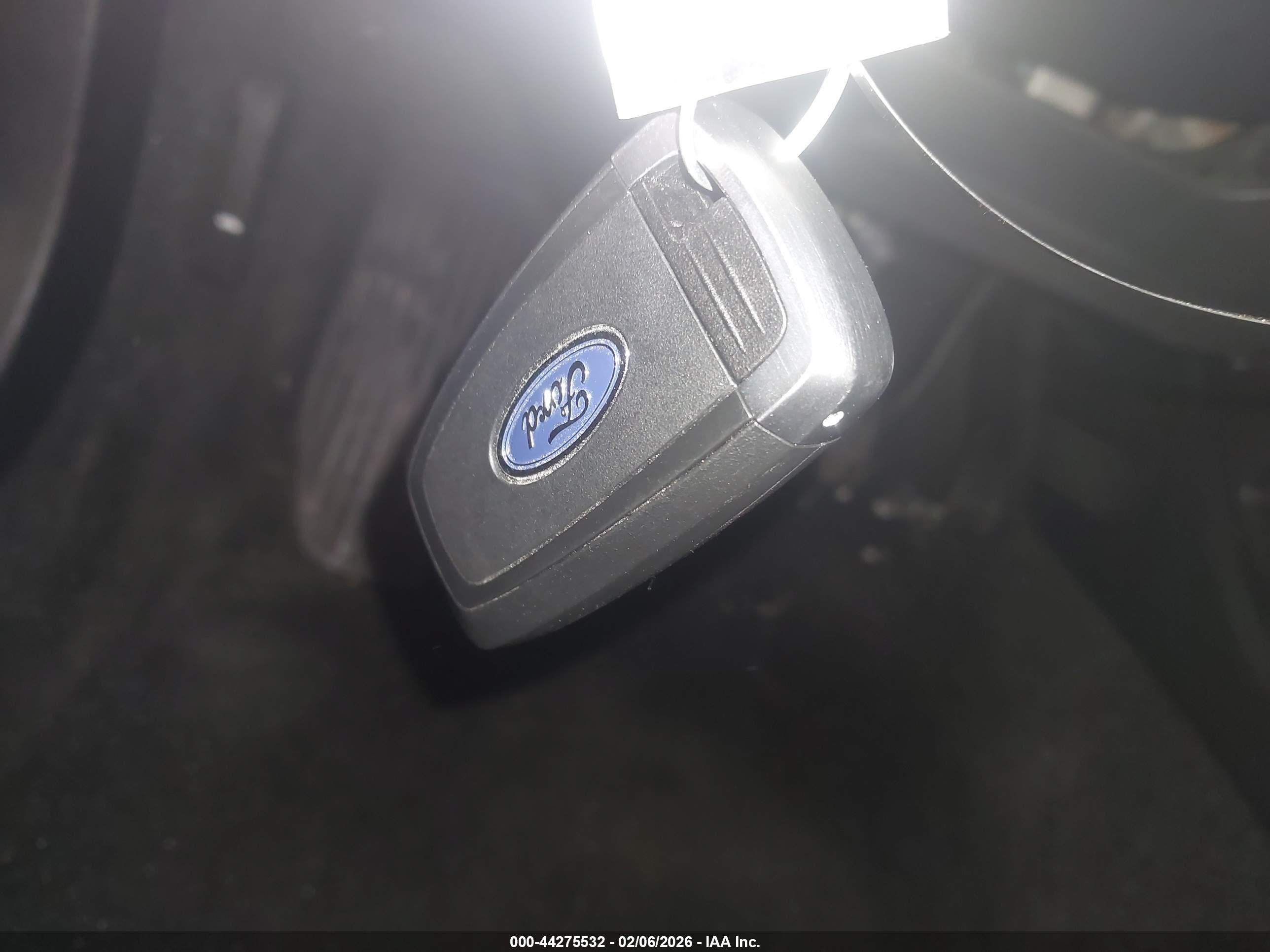 FORD FUSION image 11