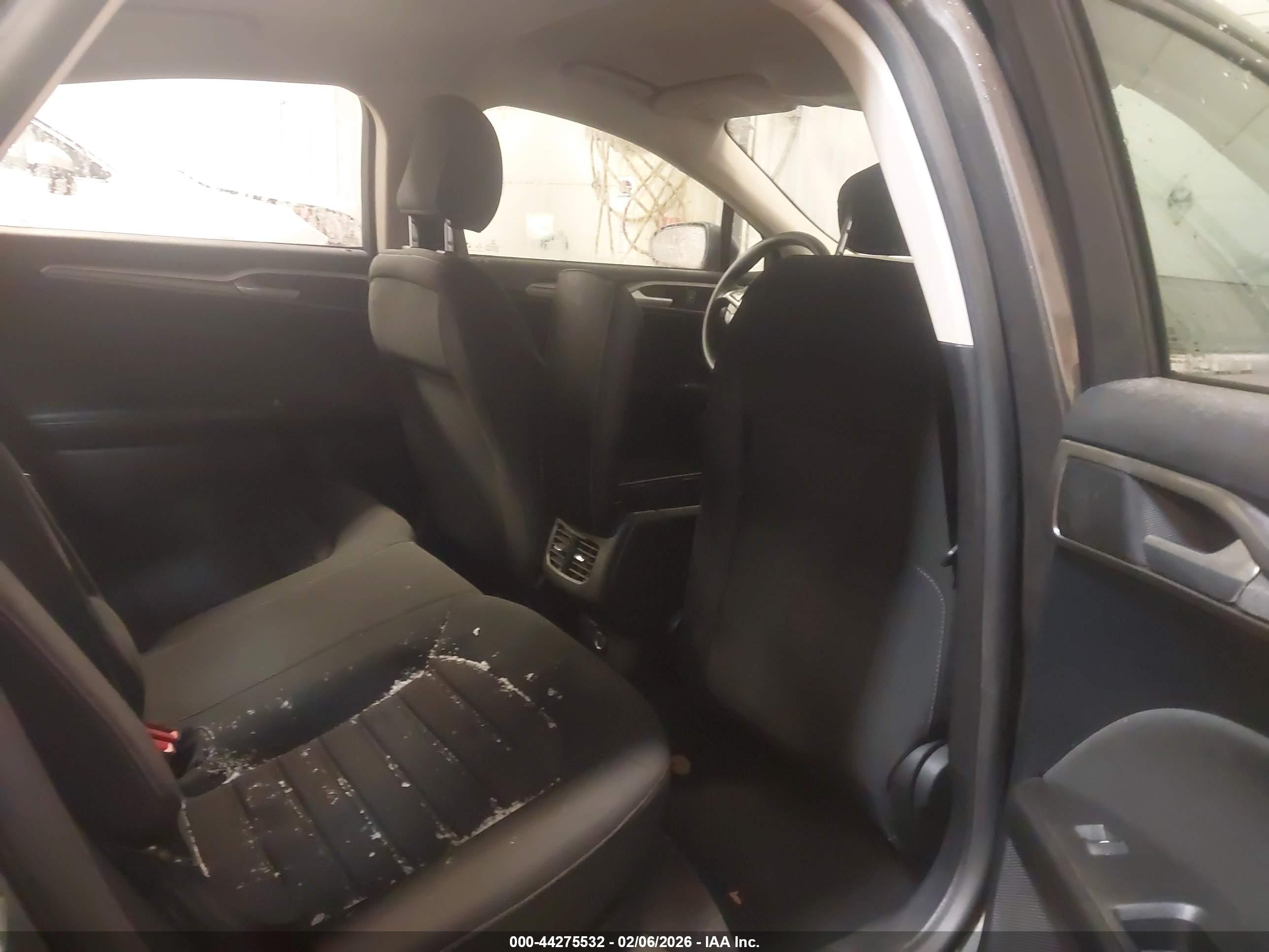 FORD FUSION image 8