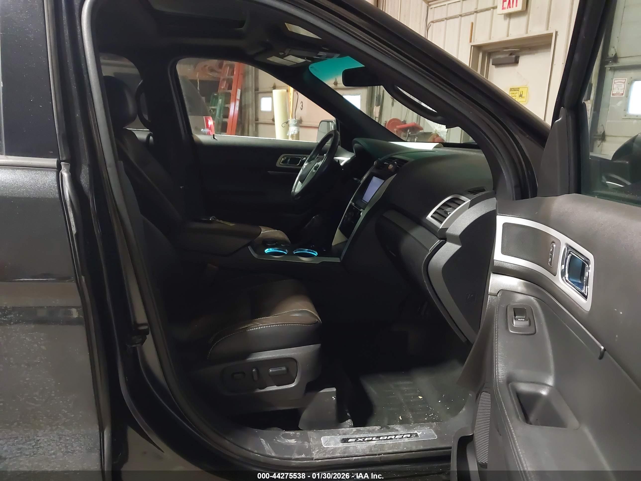 FORD EXPLORER image 5