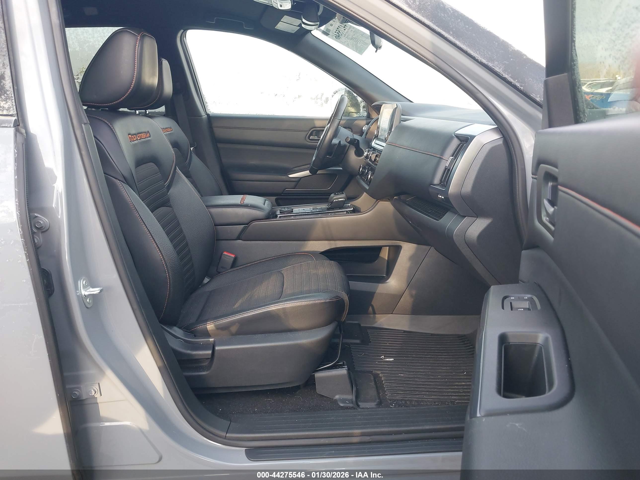 NISSAN PATHFINDER image 5