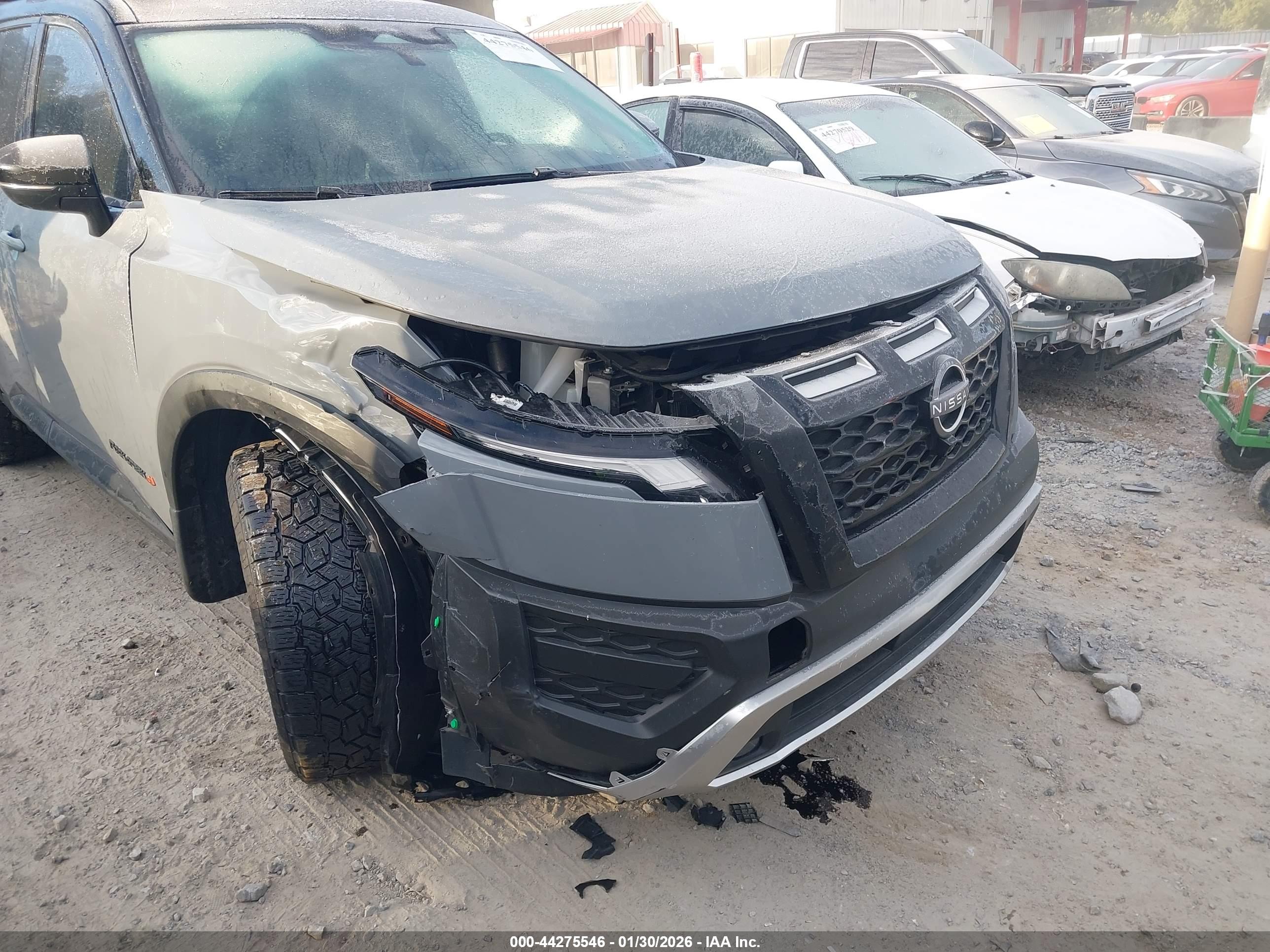 NISSAN PATHFINDER image 6