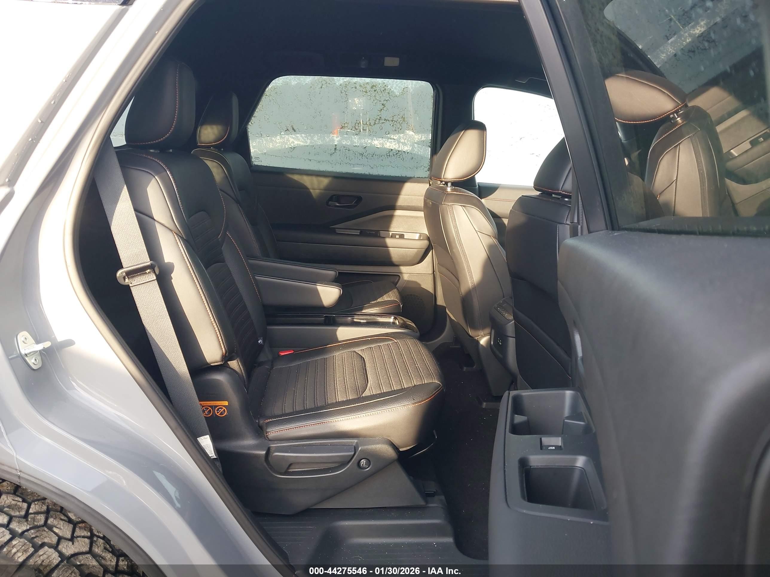 NISSAN PATHFINDER image 8