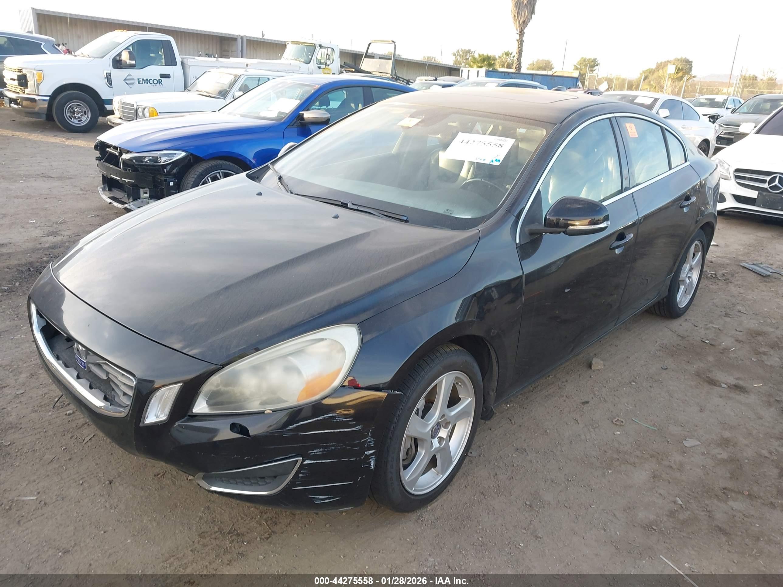 VOLVO S60 image 2