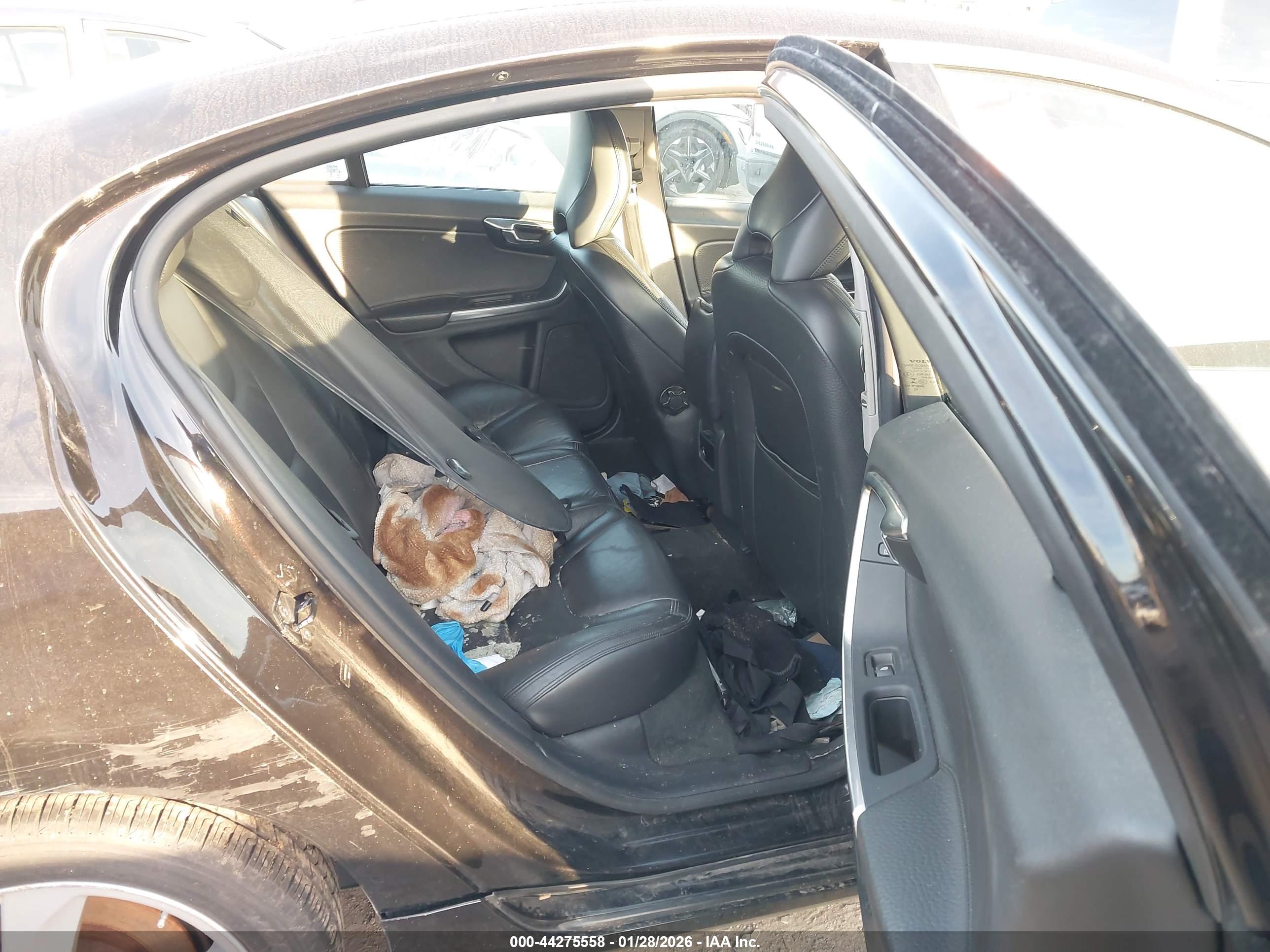 VOLVO S60 image 8