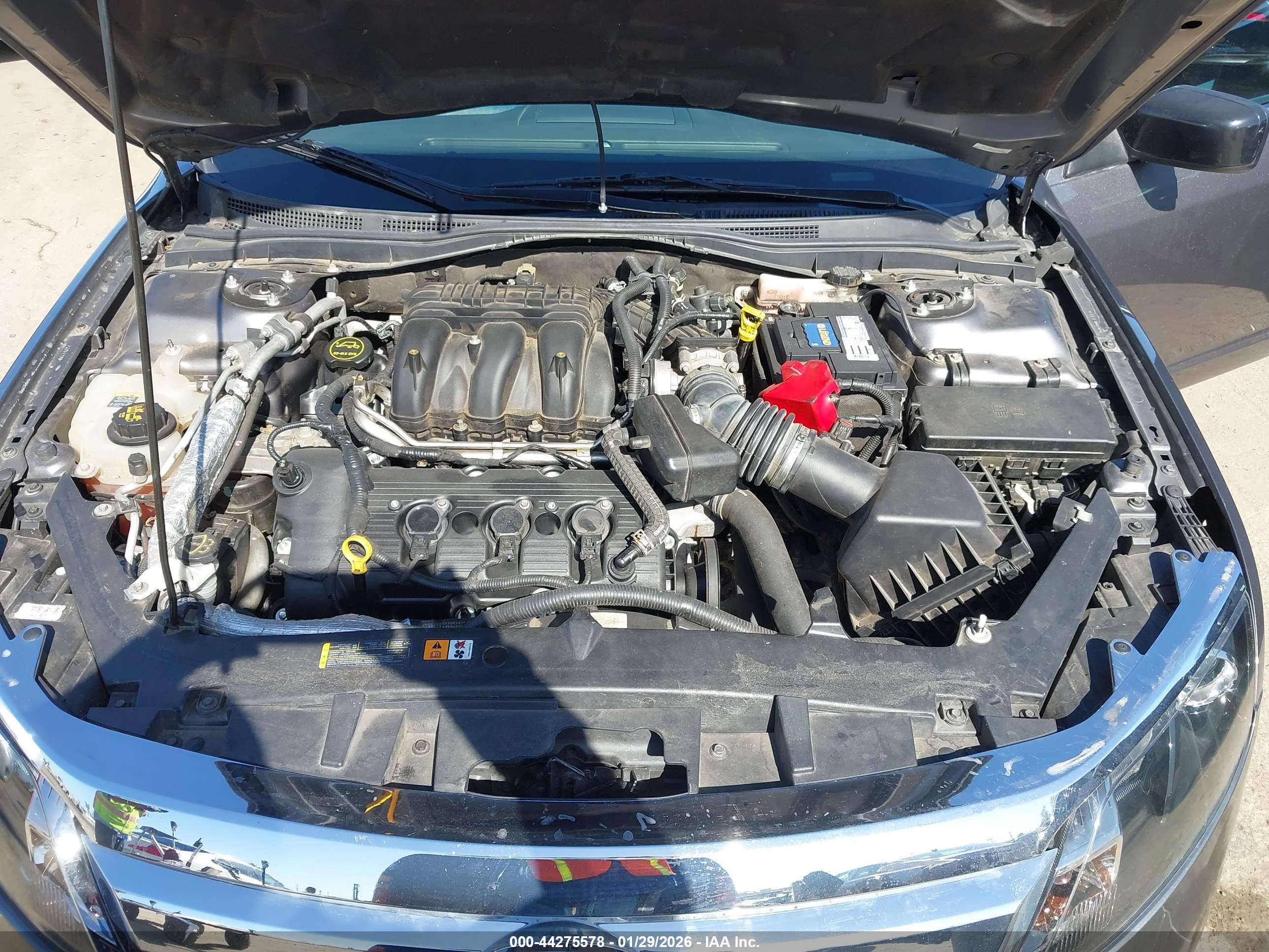 FORD FUSION image 10