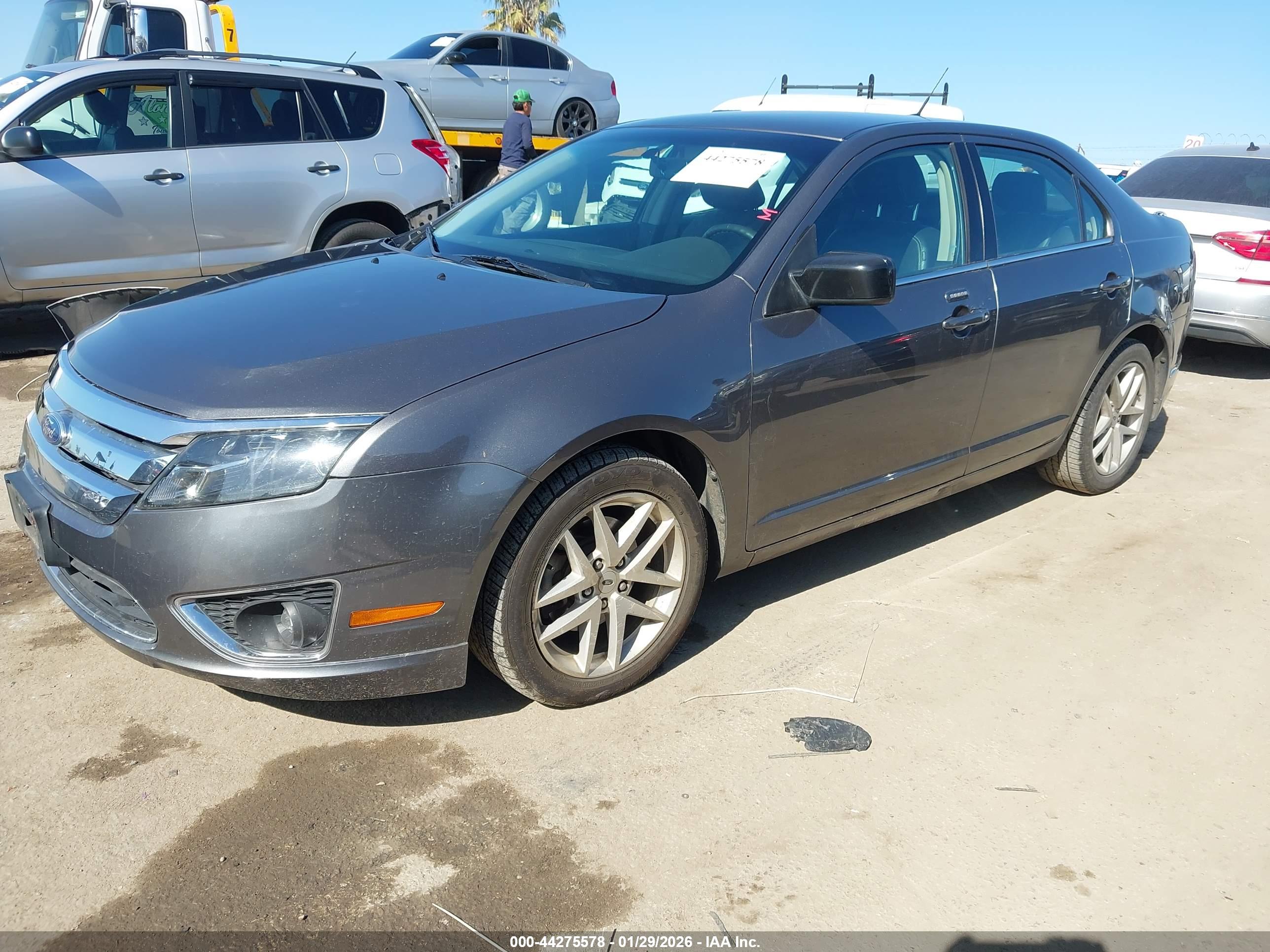 FORD FUSION image 2