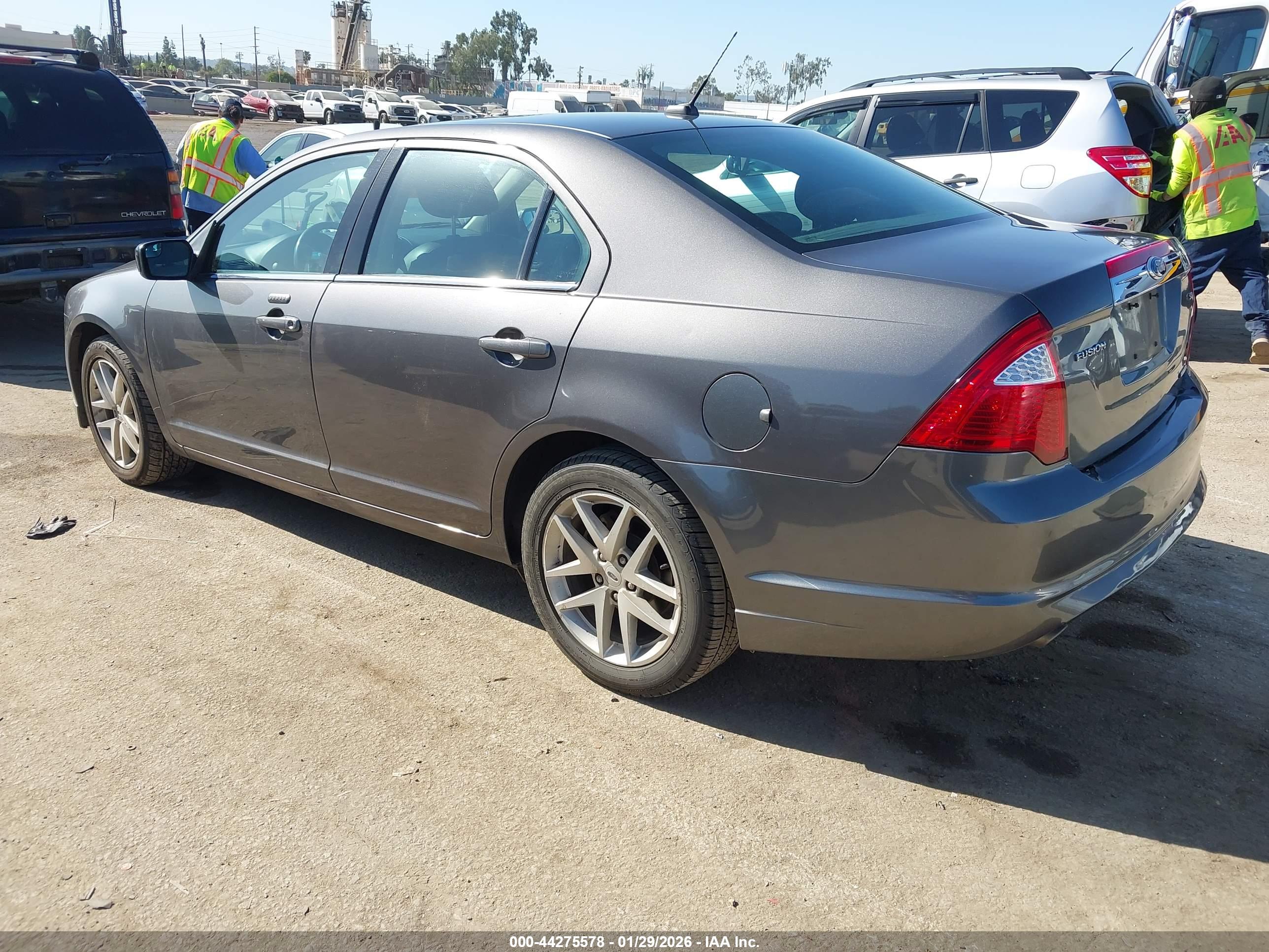 FORD FUSION image 3