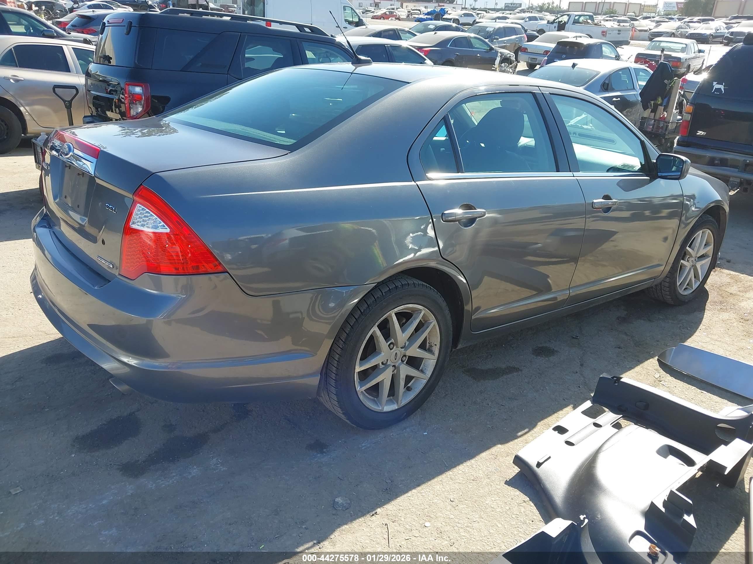 FORD FUSION image 4