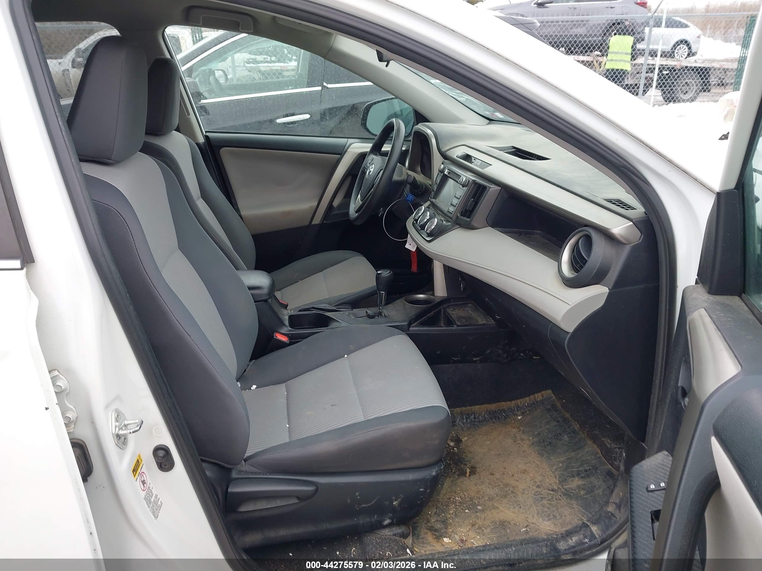 TOYOTA RAV4 image 5