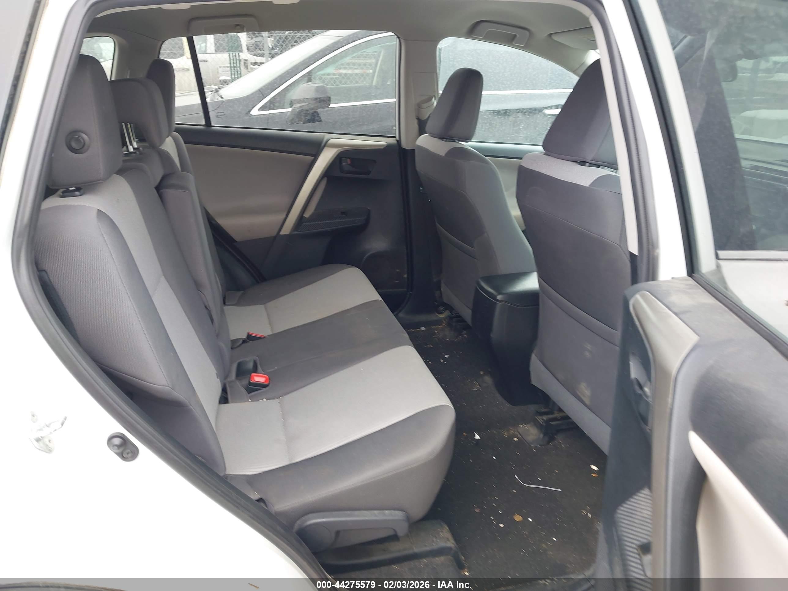 TOYOTA RAV4 image 8