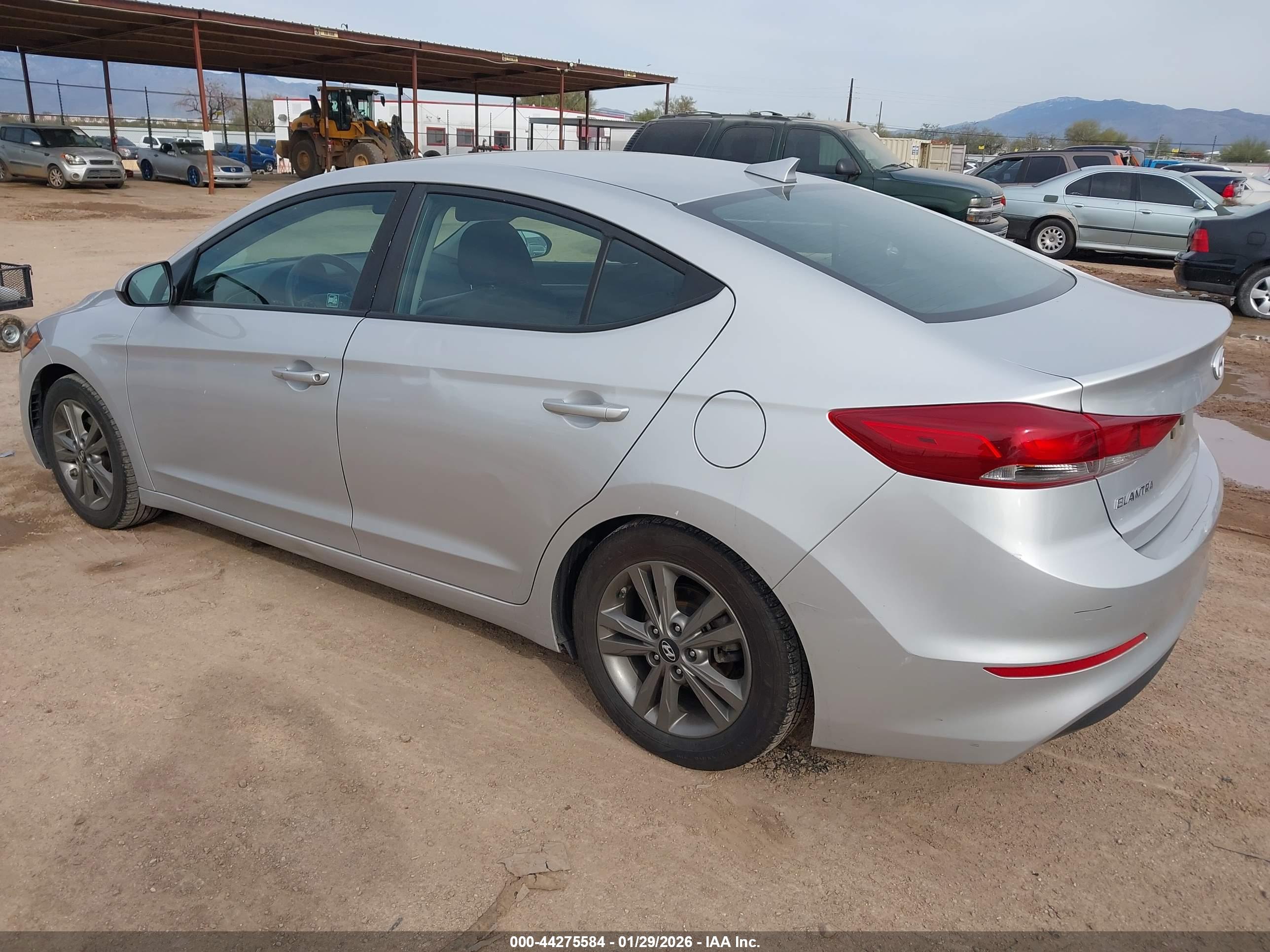 HYUNDAI ELANTRA image 3