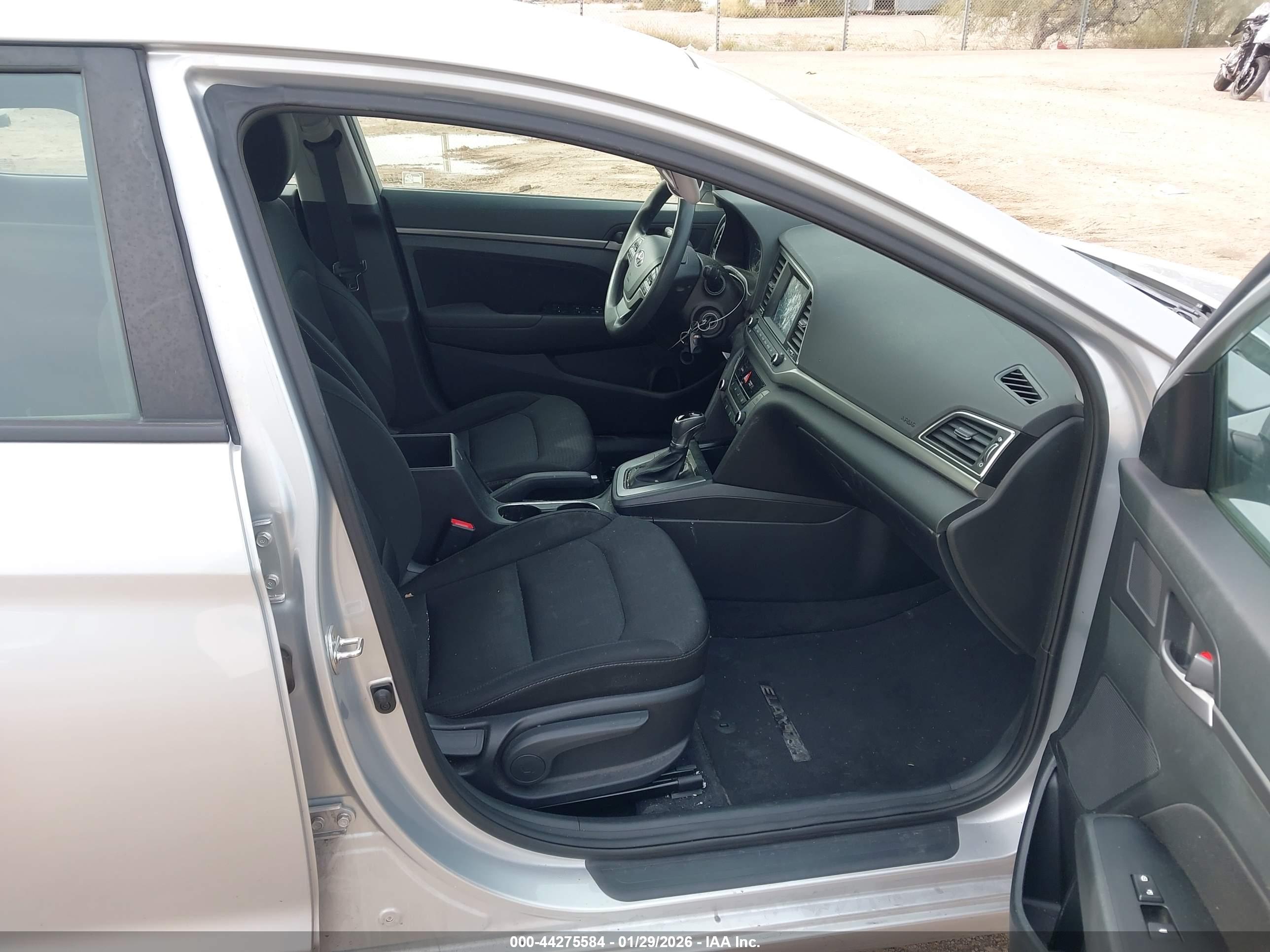 HYUNDAI ELANTRA image 5