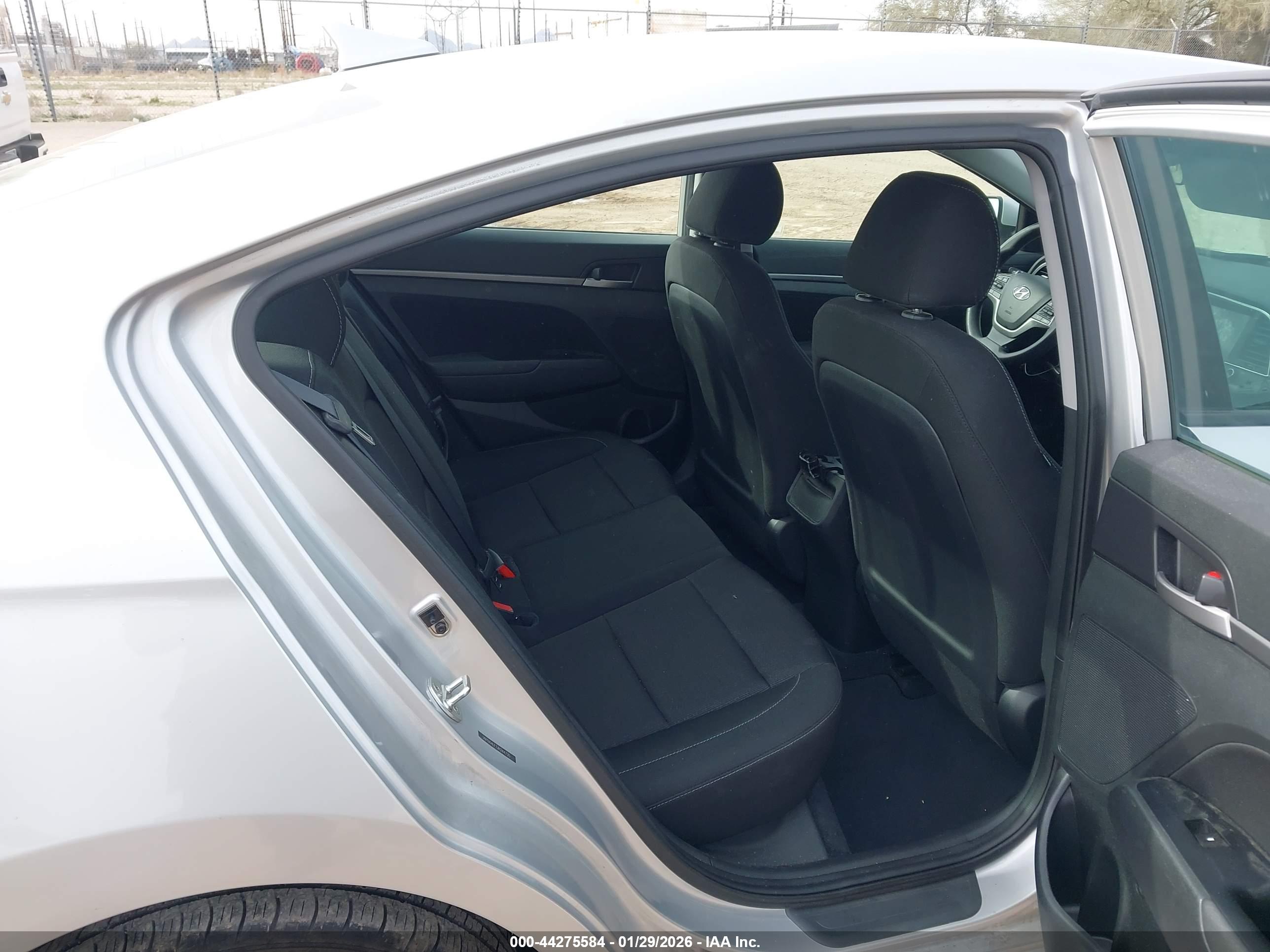 HYUNDAI ELANTRA image 8