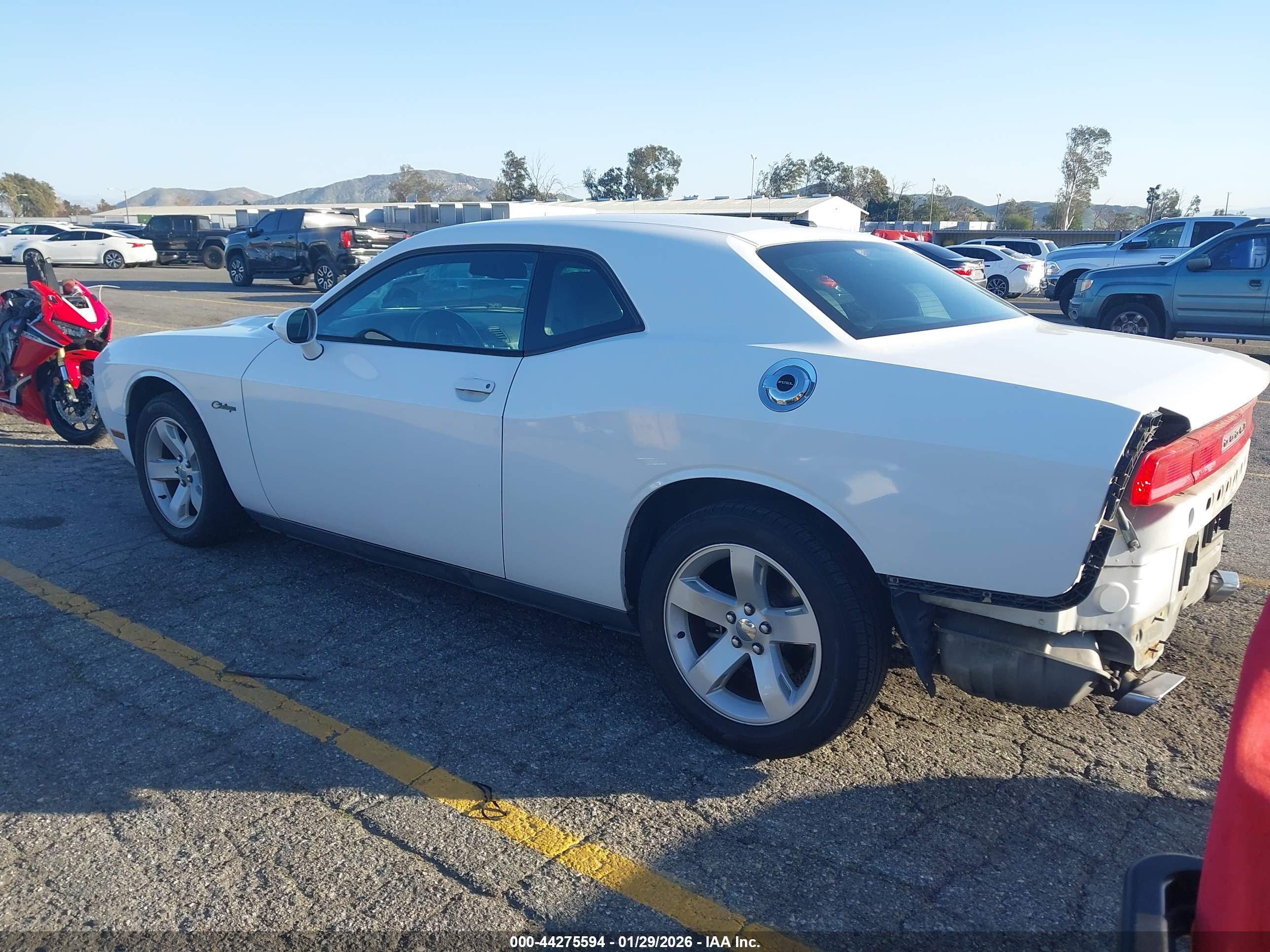 DODGE CHALLENGER image 3