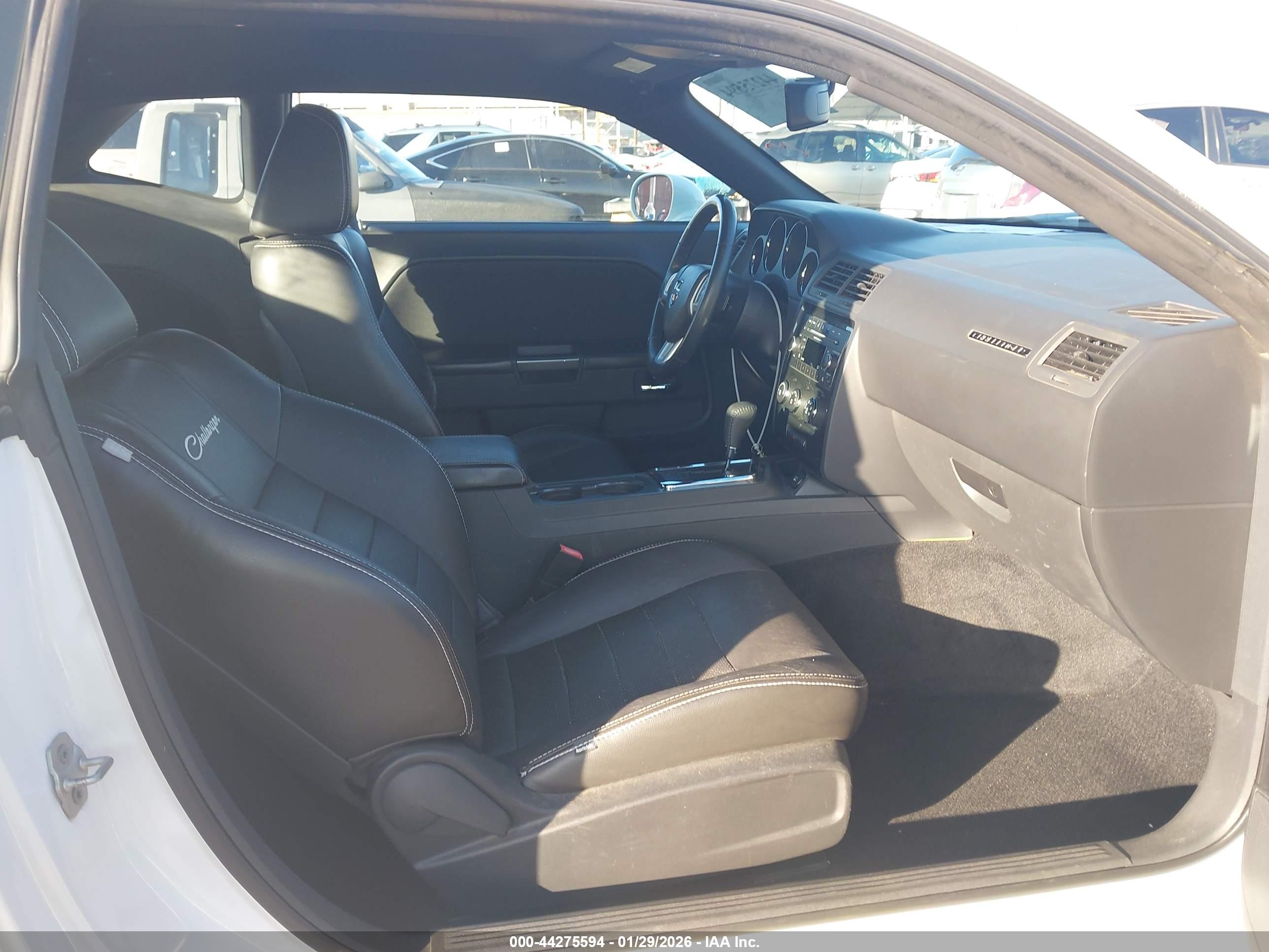 DODGE CHALLENGER image 5
