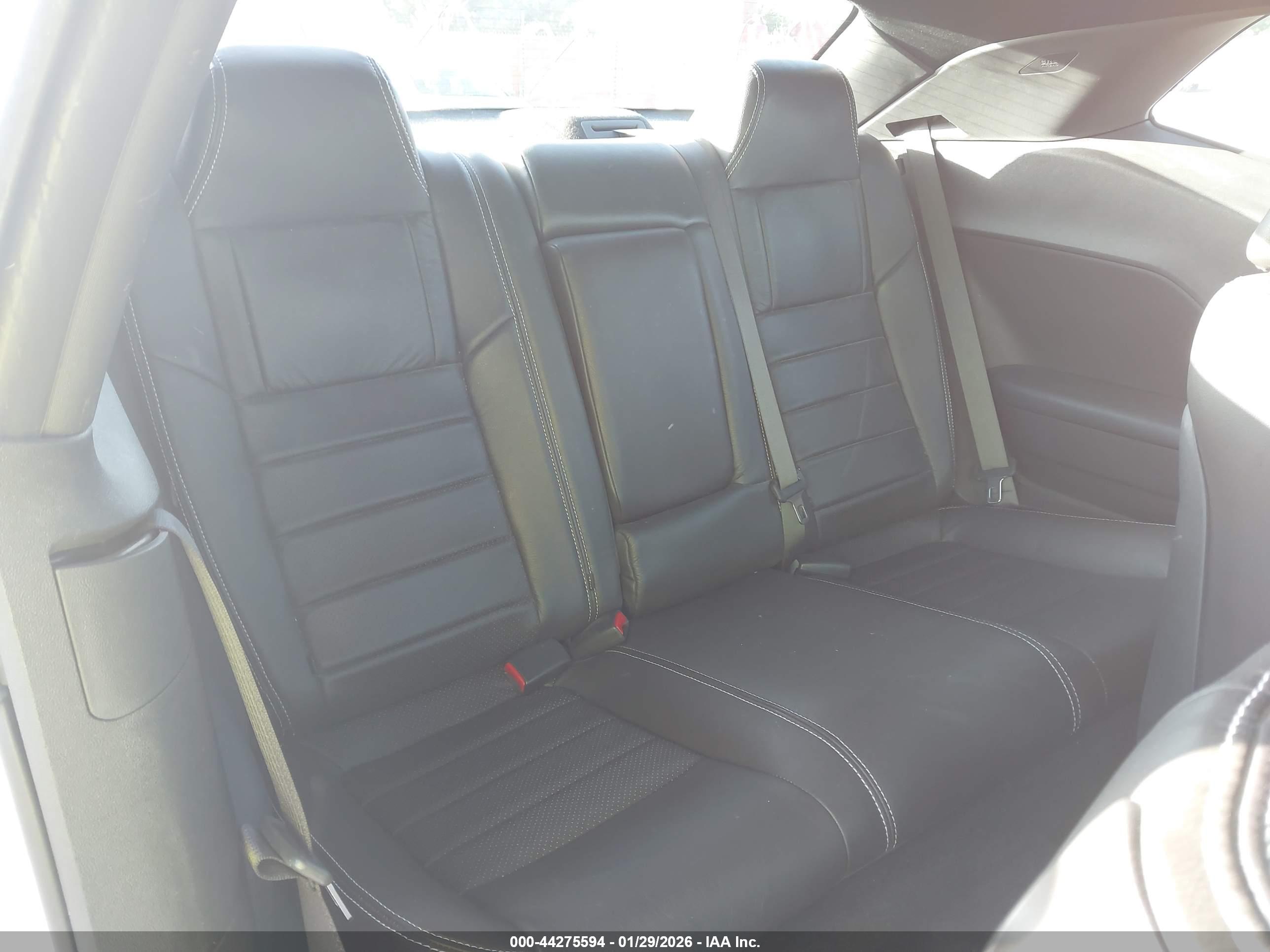 DODGE CHALLENGER image 8