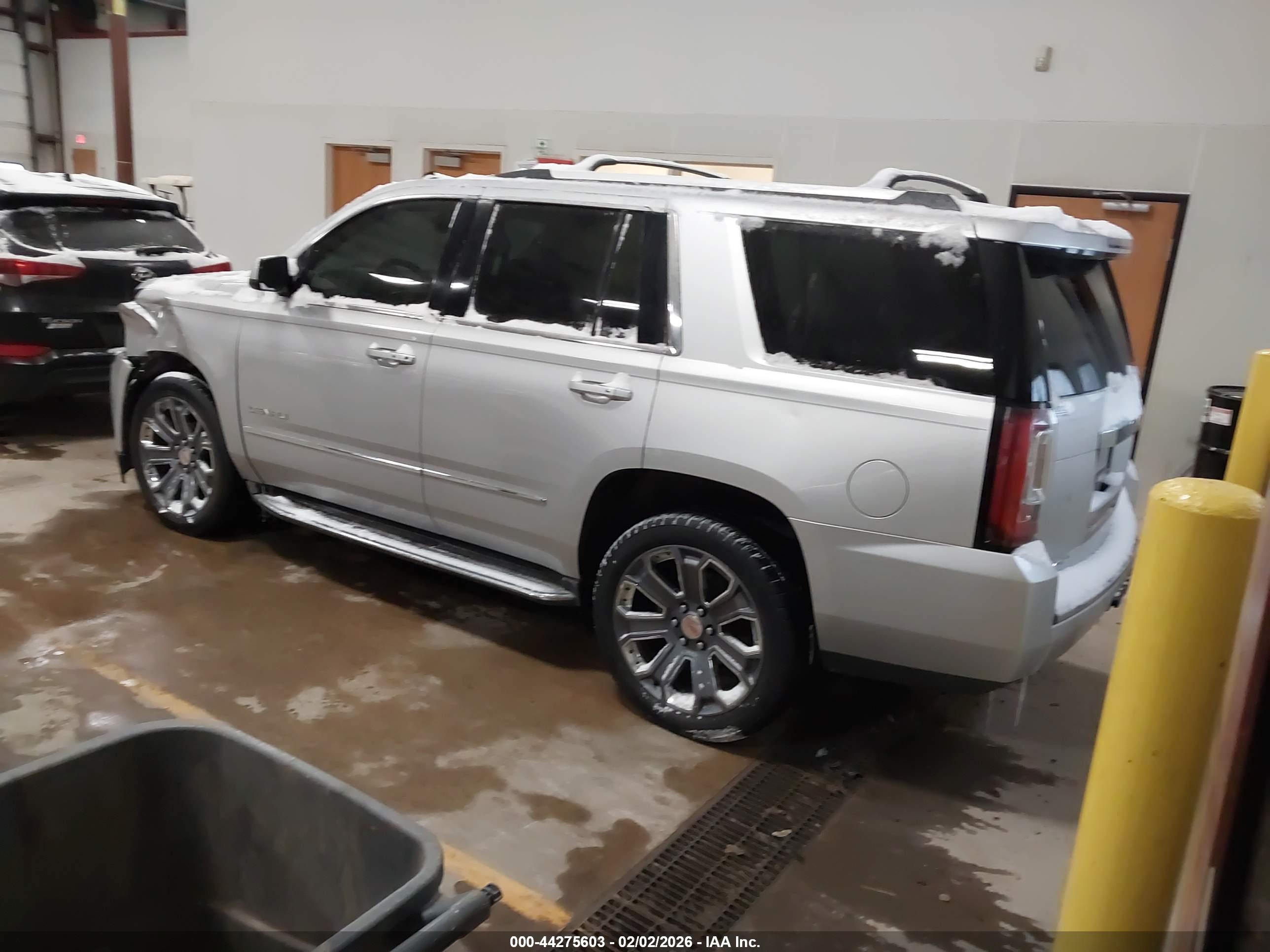 GMC YUKON image 3