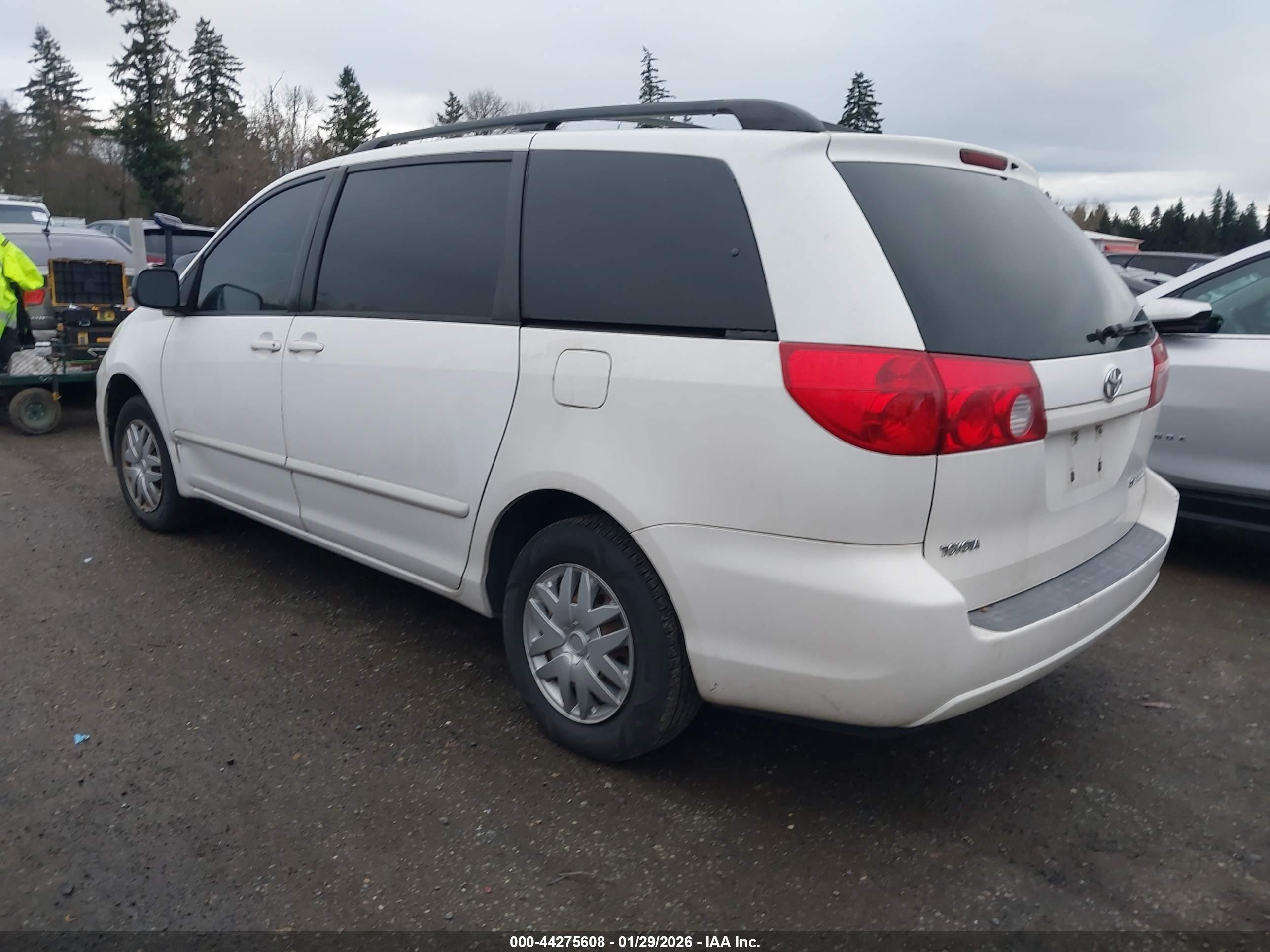 TOYOTA SIENNA image 3