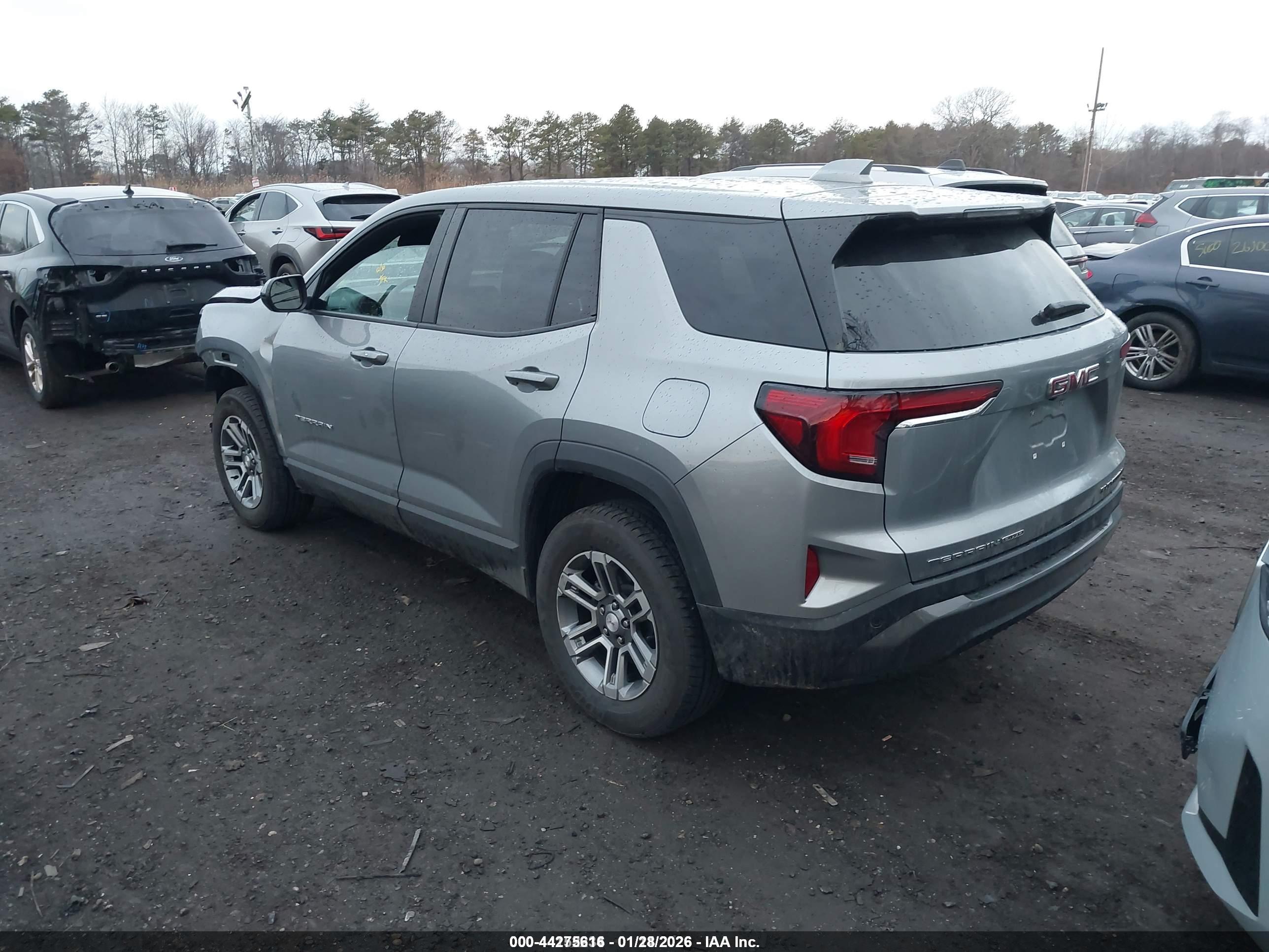 GMC TERRAIN image 3