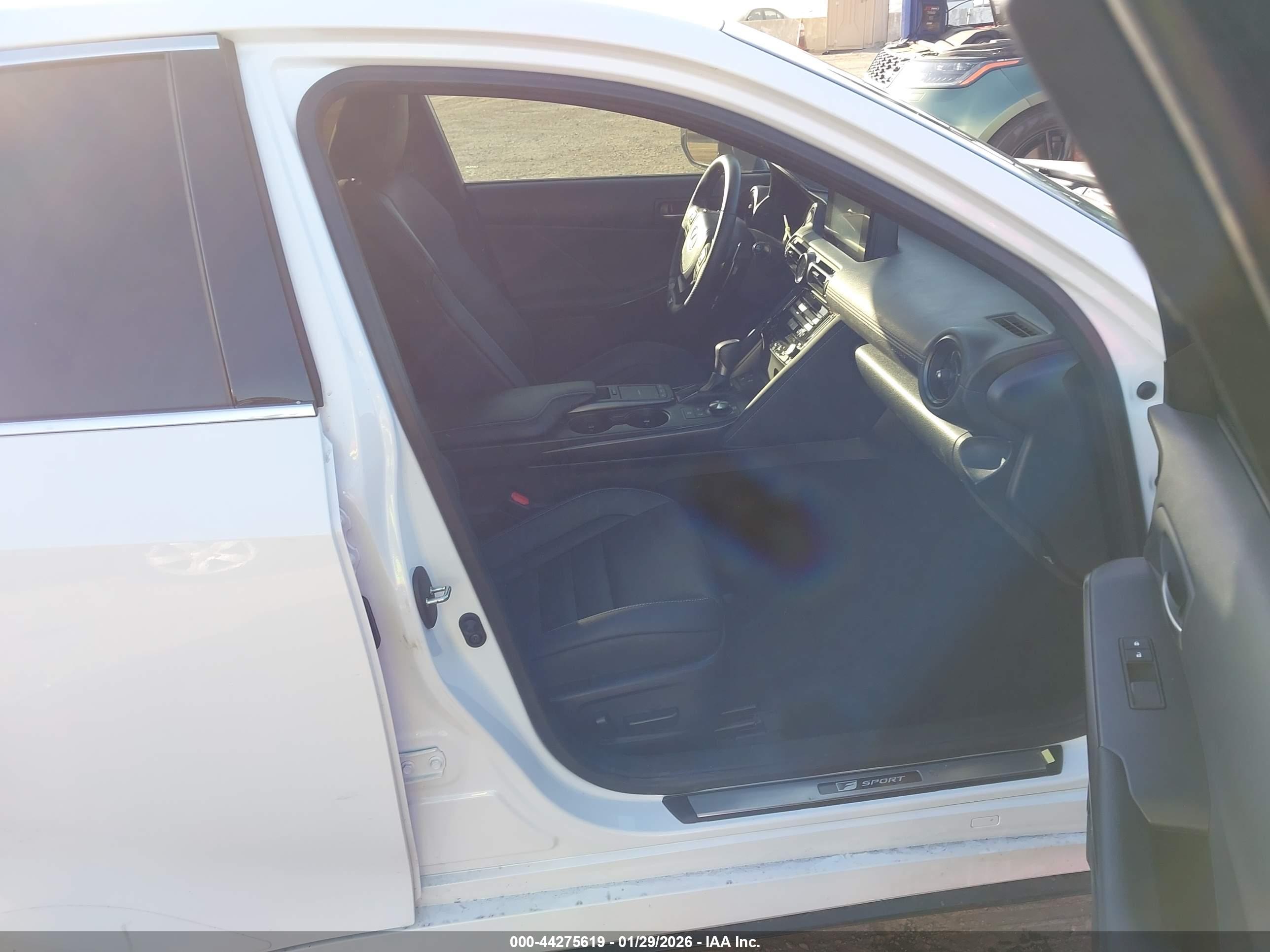 LEXUS IS image 5
