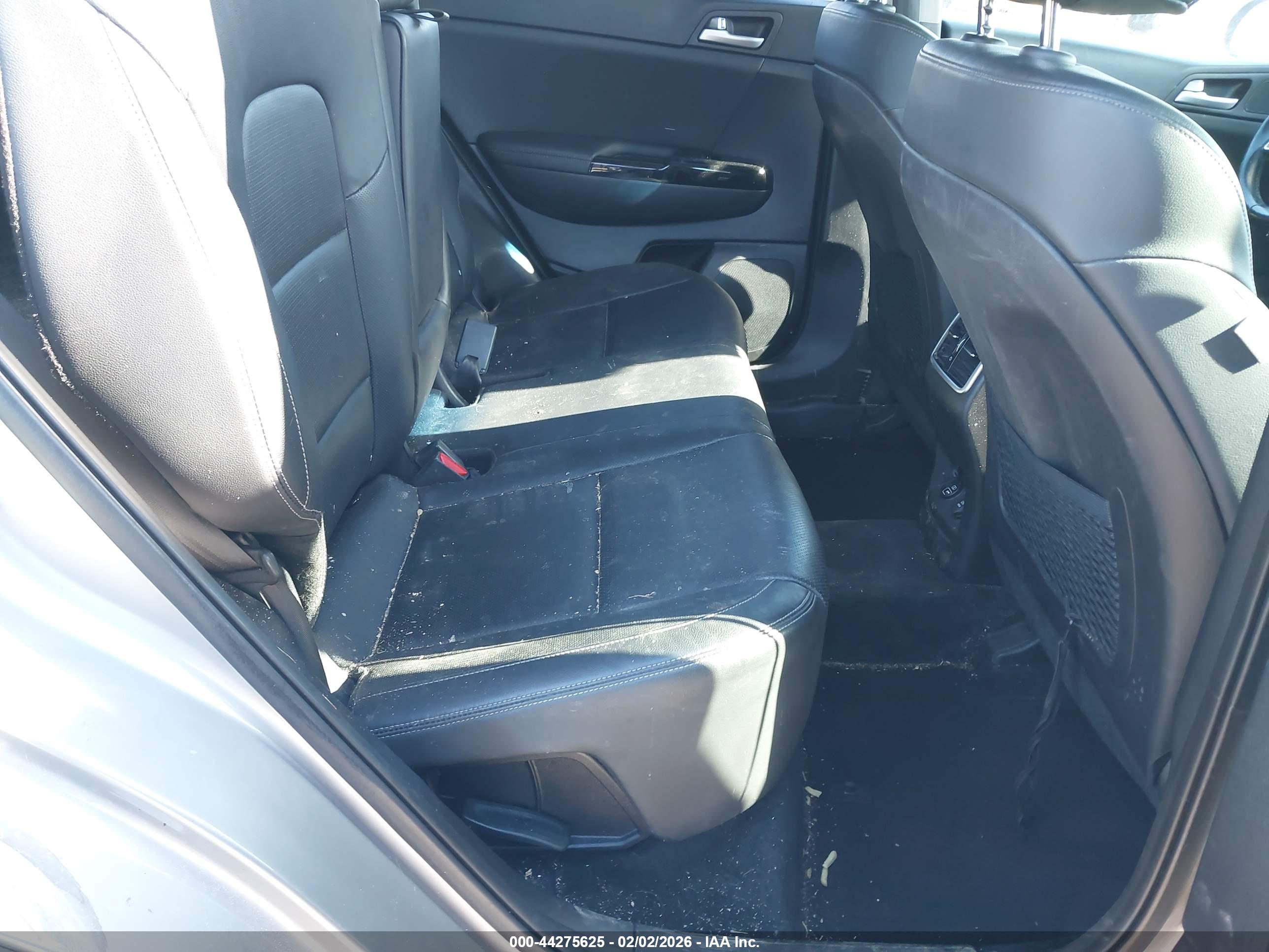 KIA SPORTAGE image 8