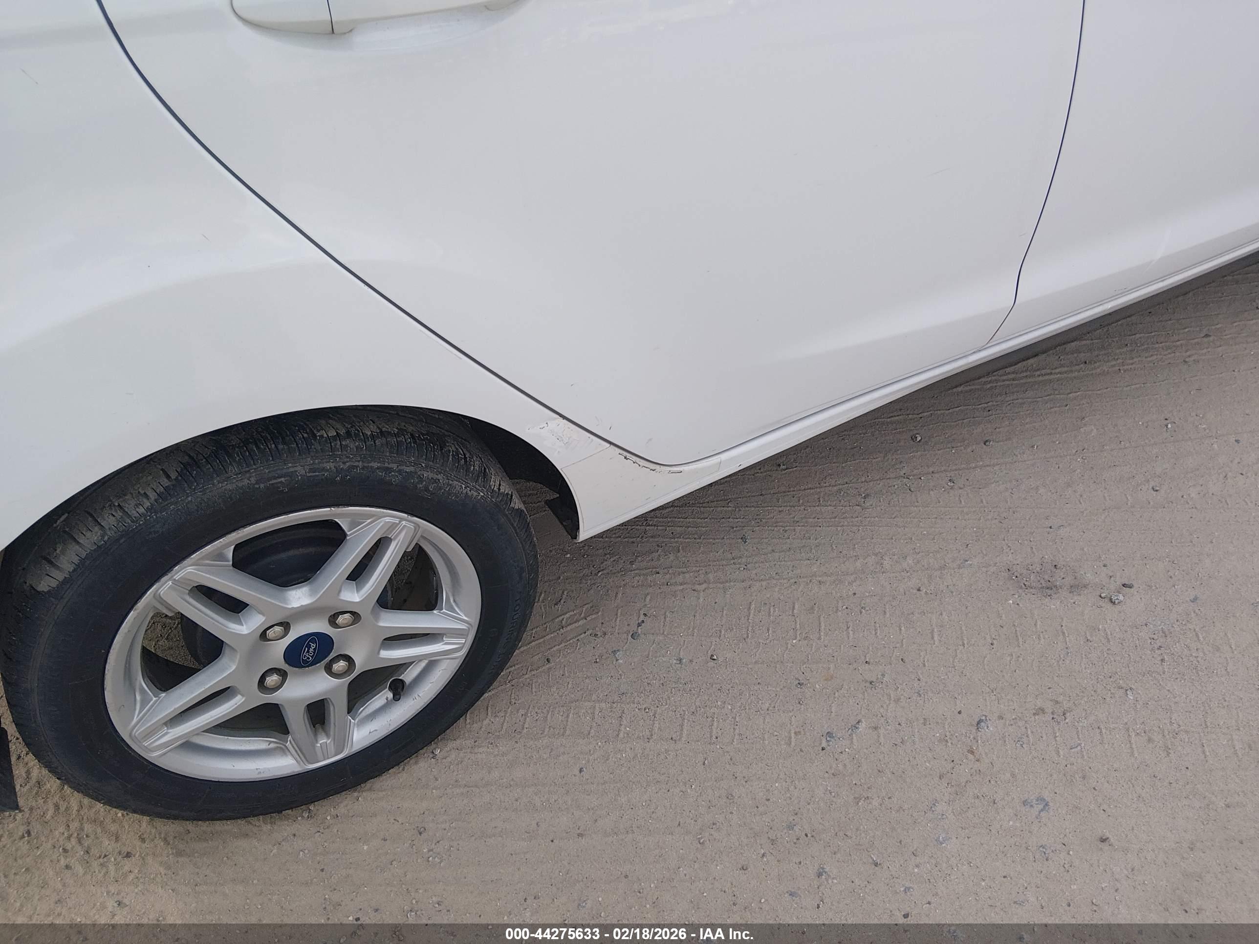 FORD FIESTA image 6