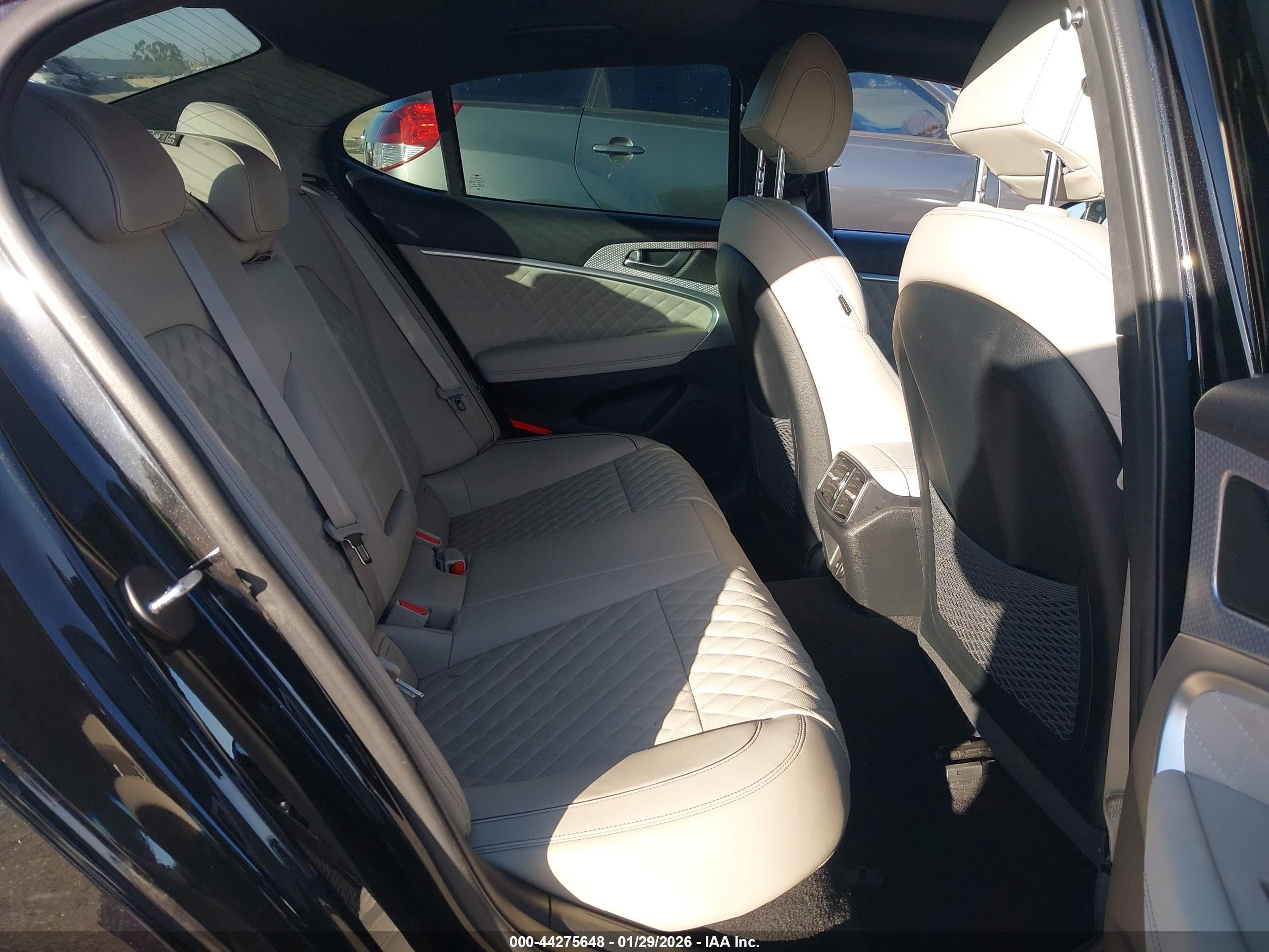 GENESIS G70 image 8