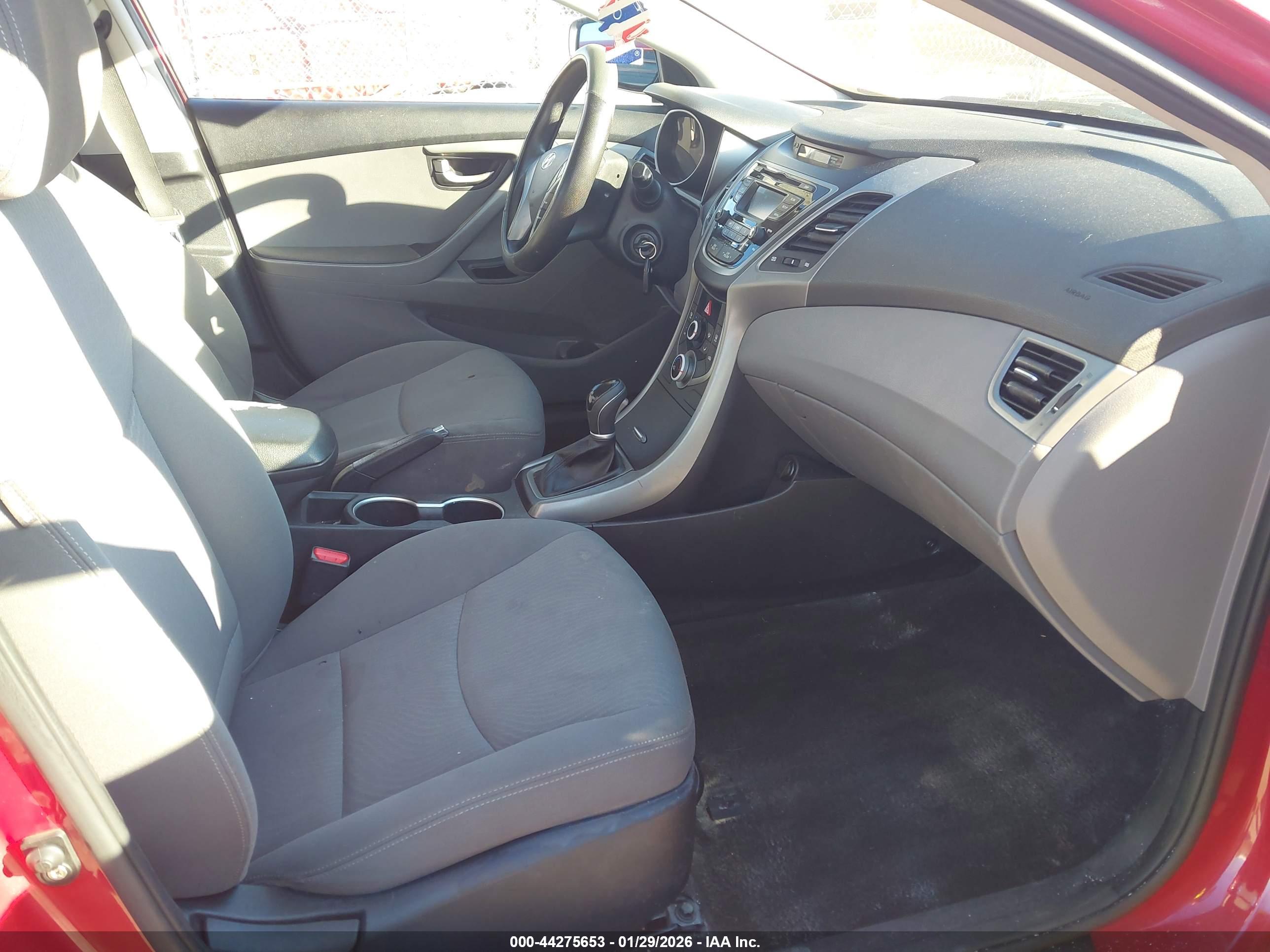 HYUNDAI ELANTRA image 5