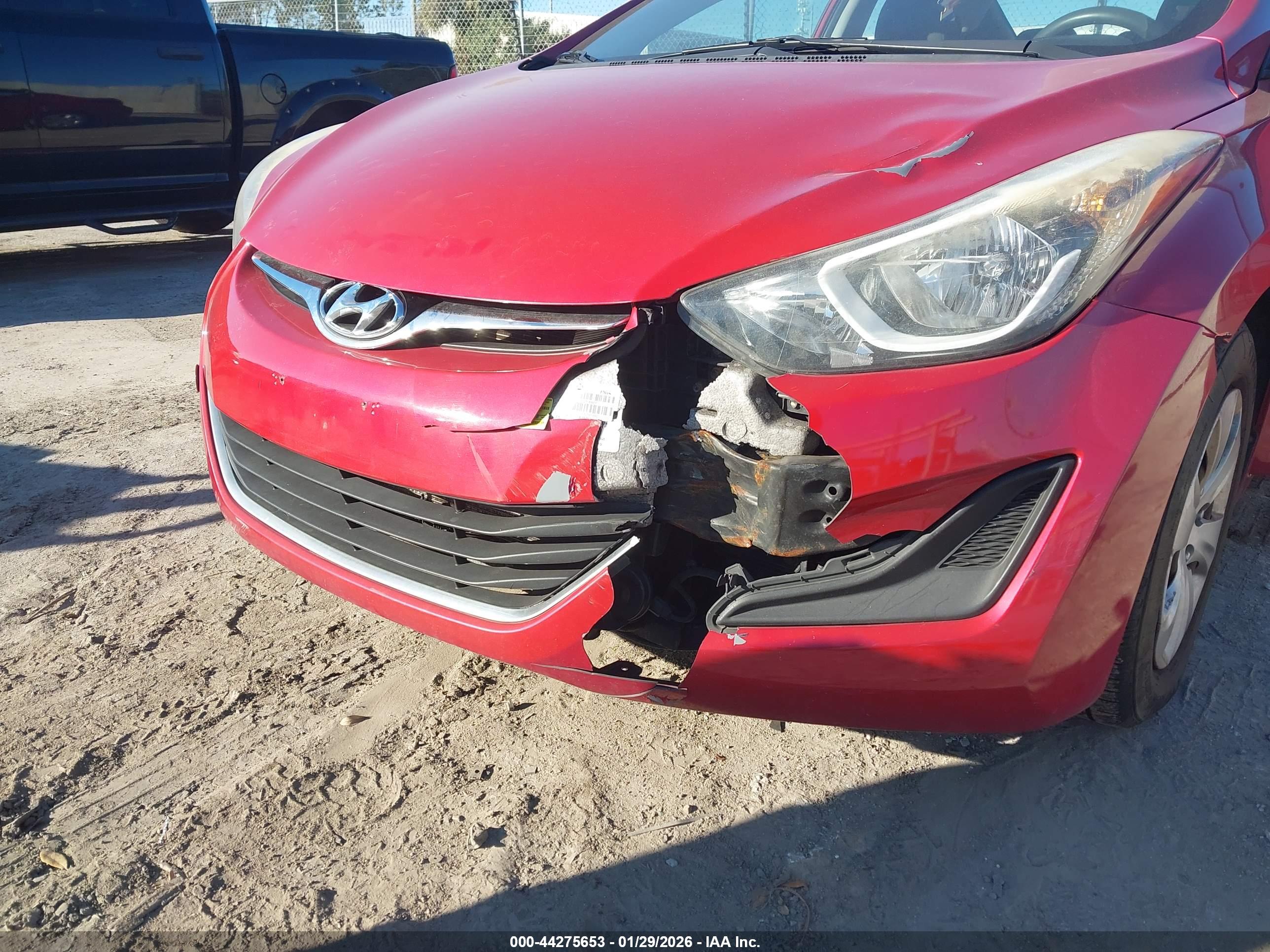 HYUNDAI ELANTRA image 6