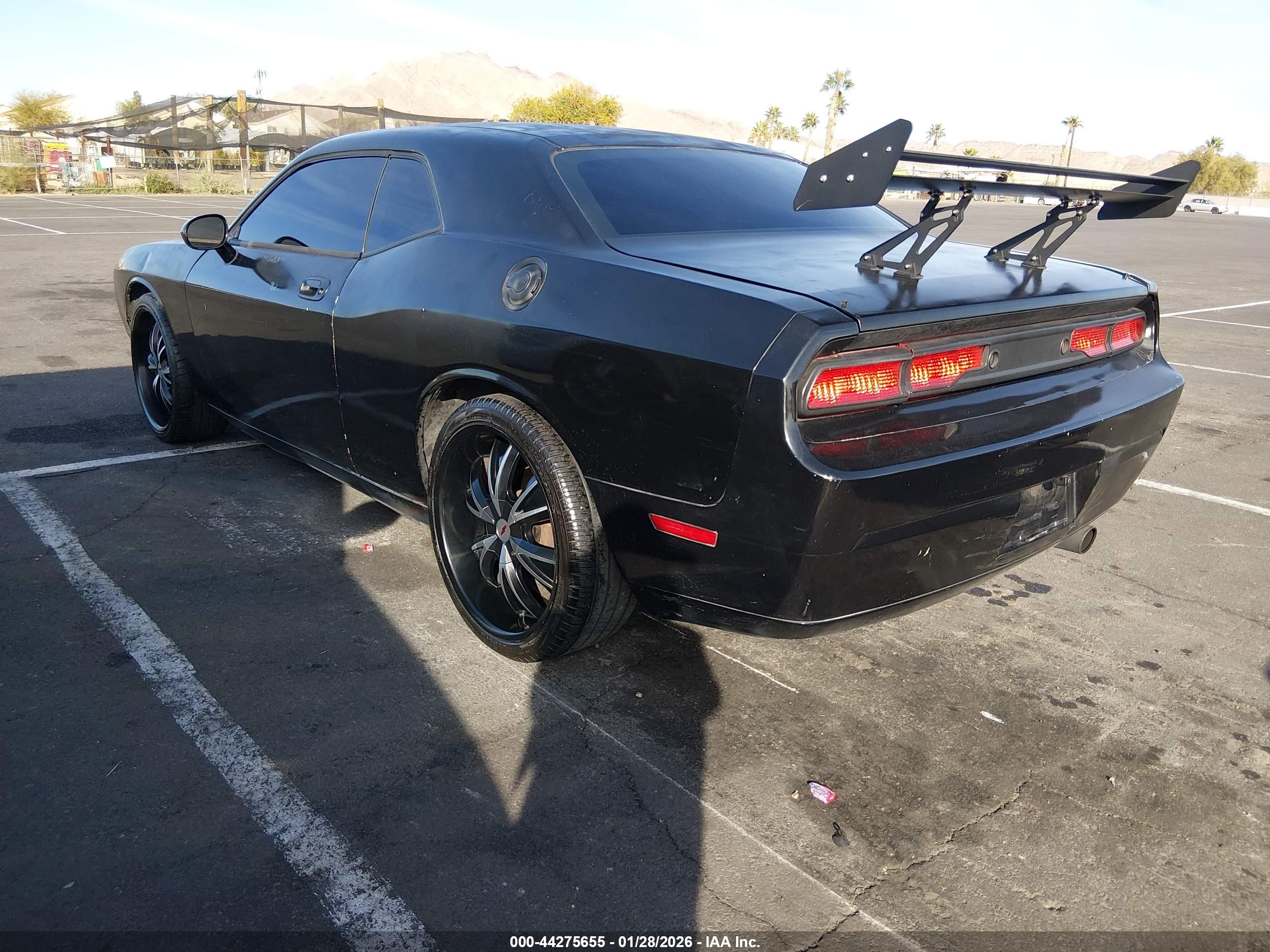 DODGE CHALLENGER image 3