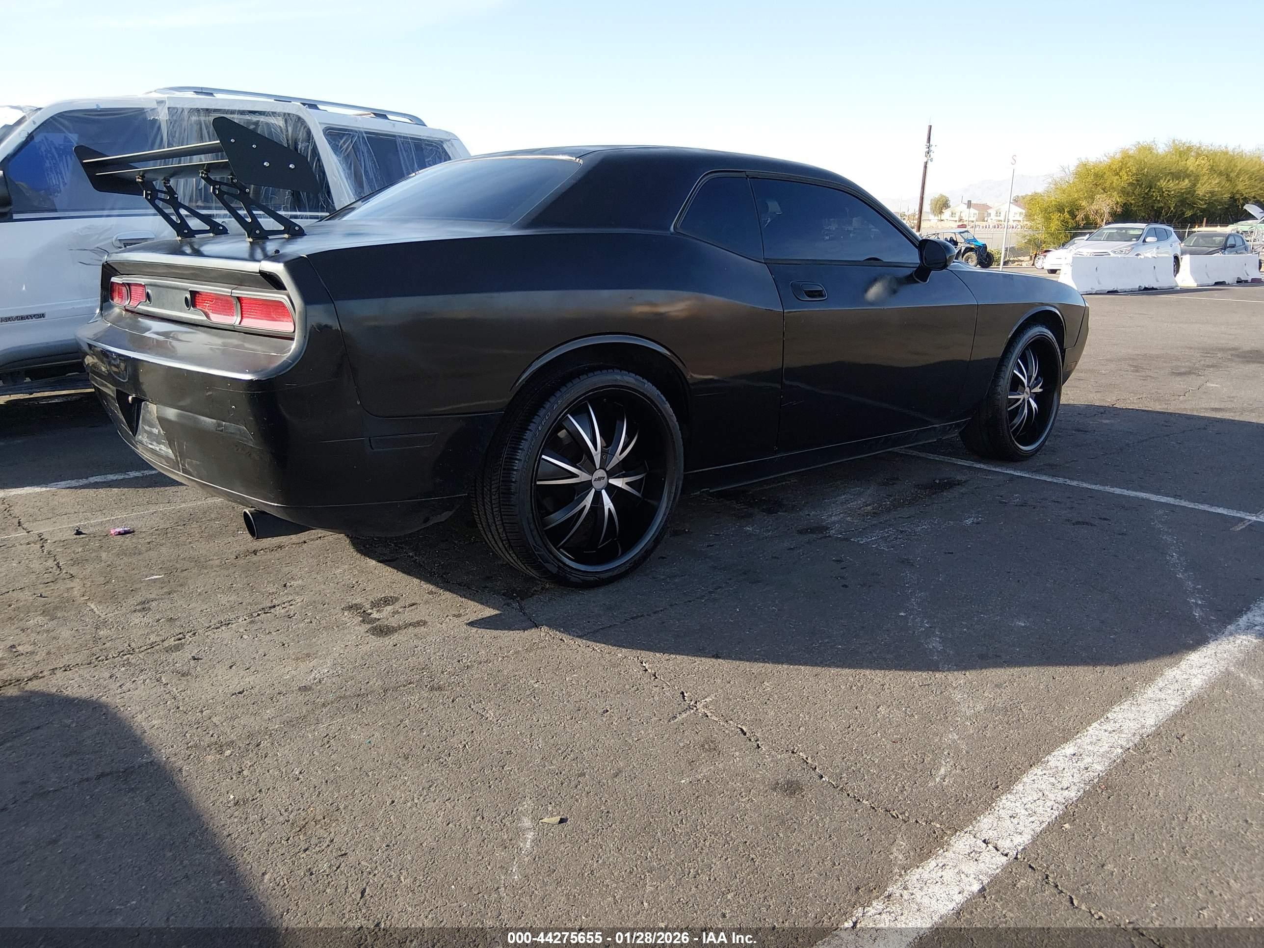 DODGE CHALLENGER image 4