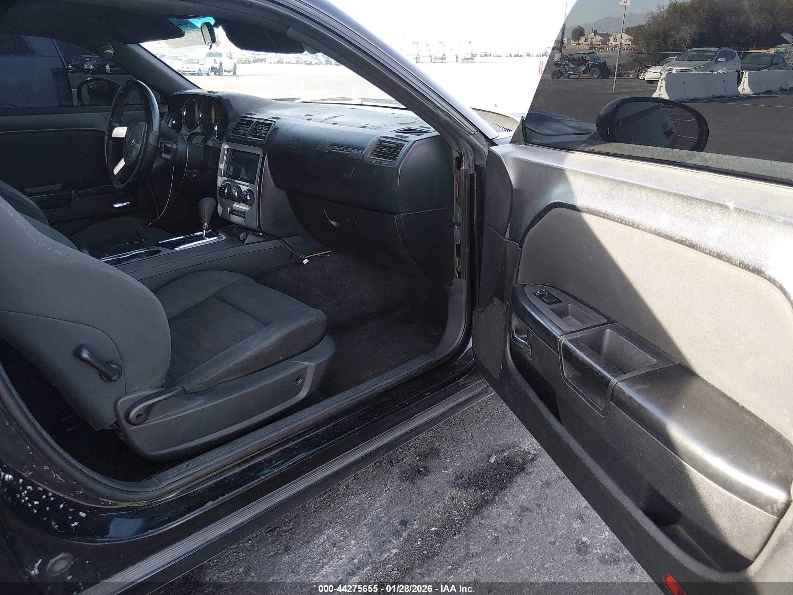 DODGE CHALLENGER image 5