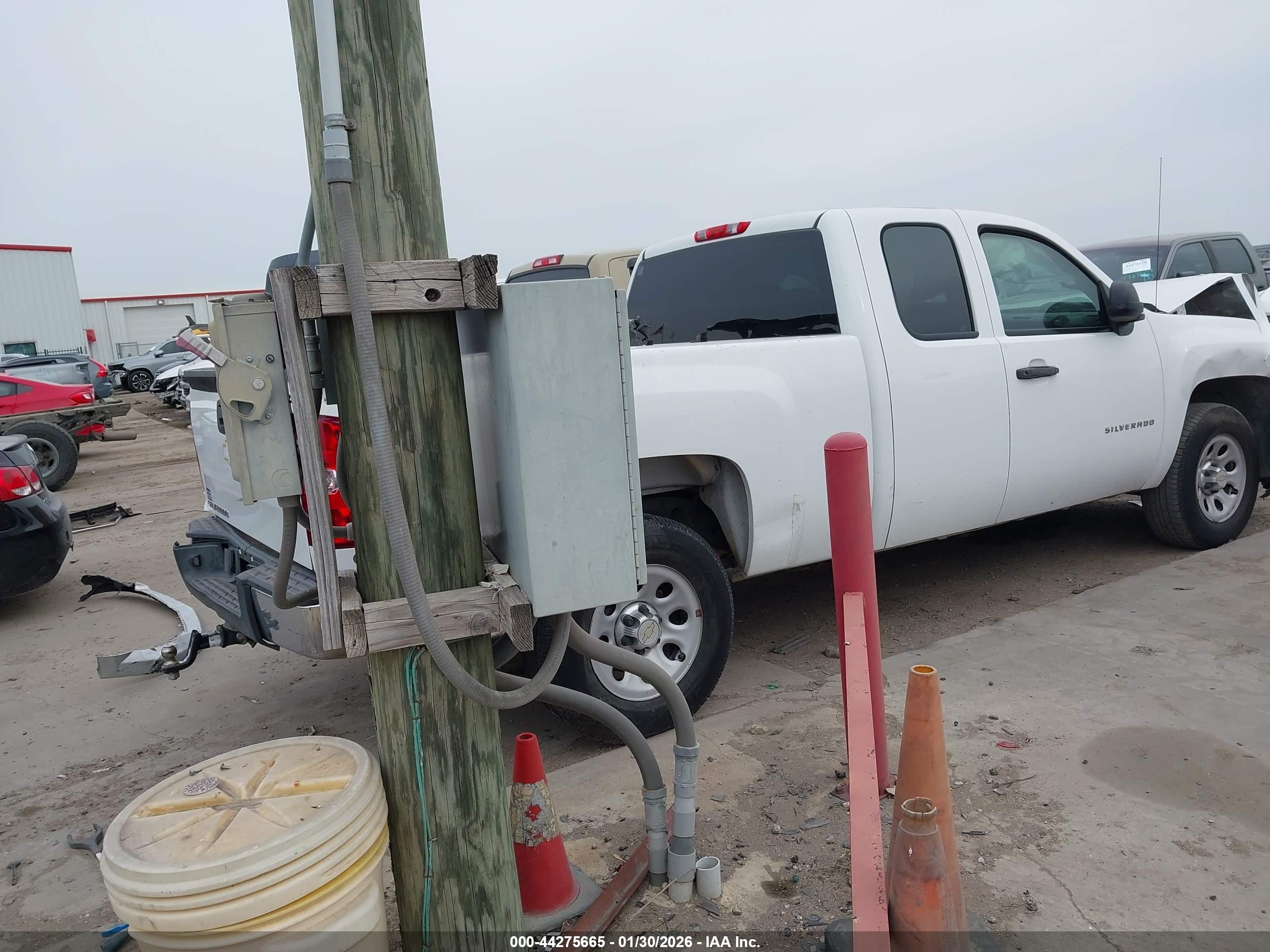 CHEVROLET SILVERADO image 4