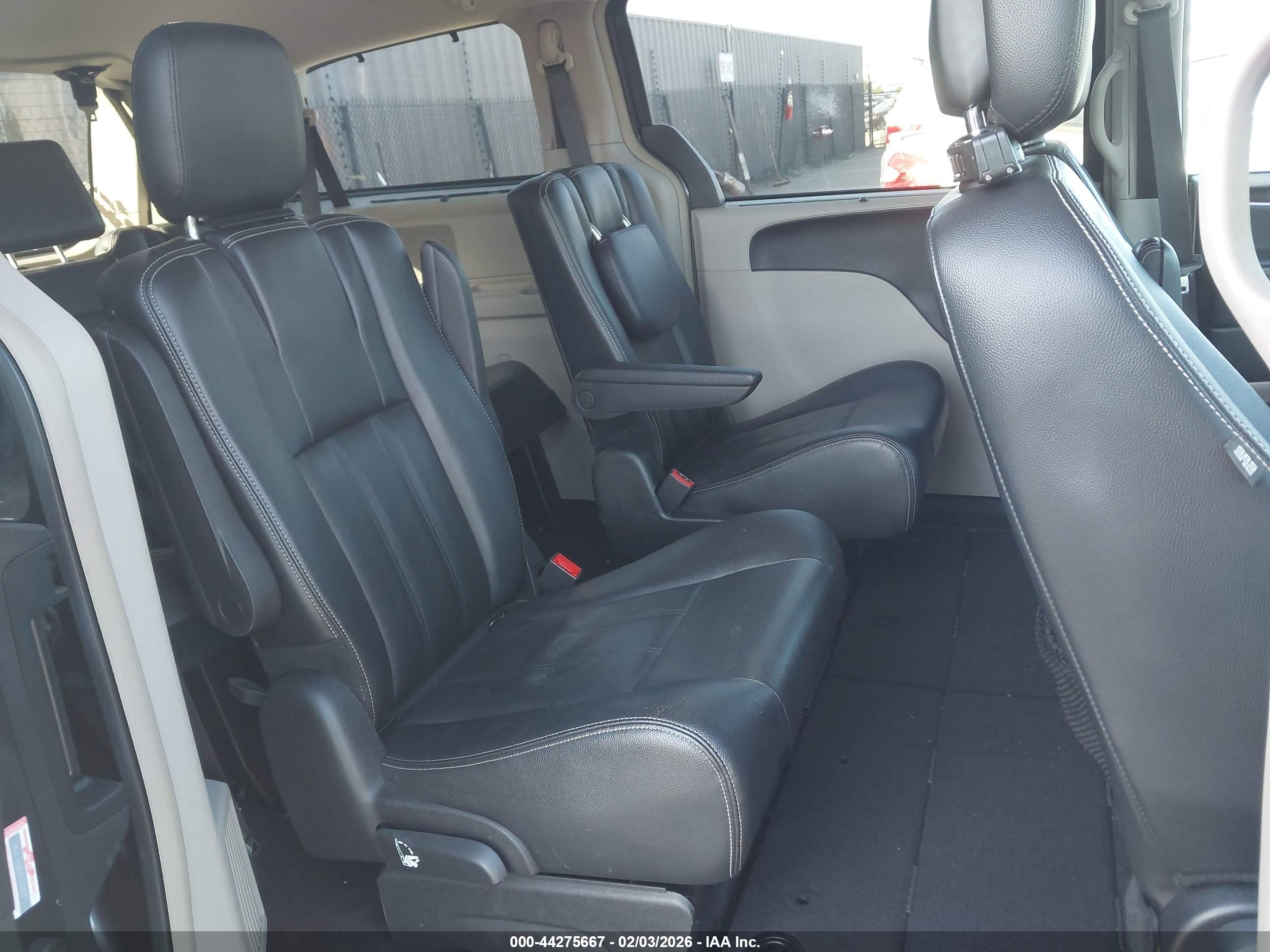 CHRYSLER TOWN image 8