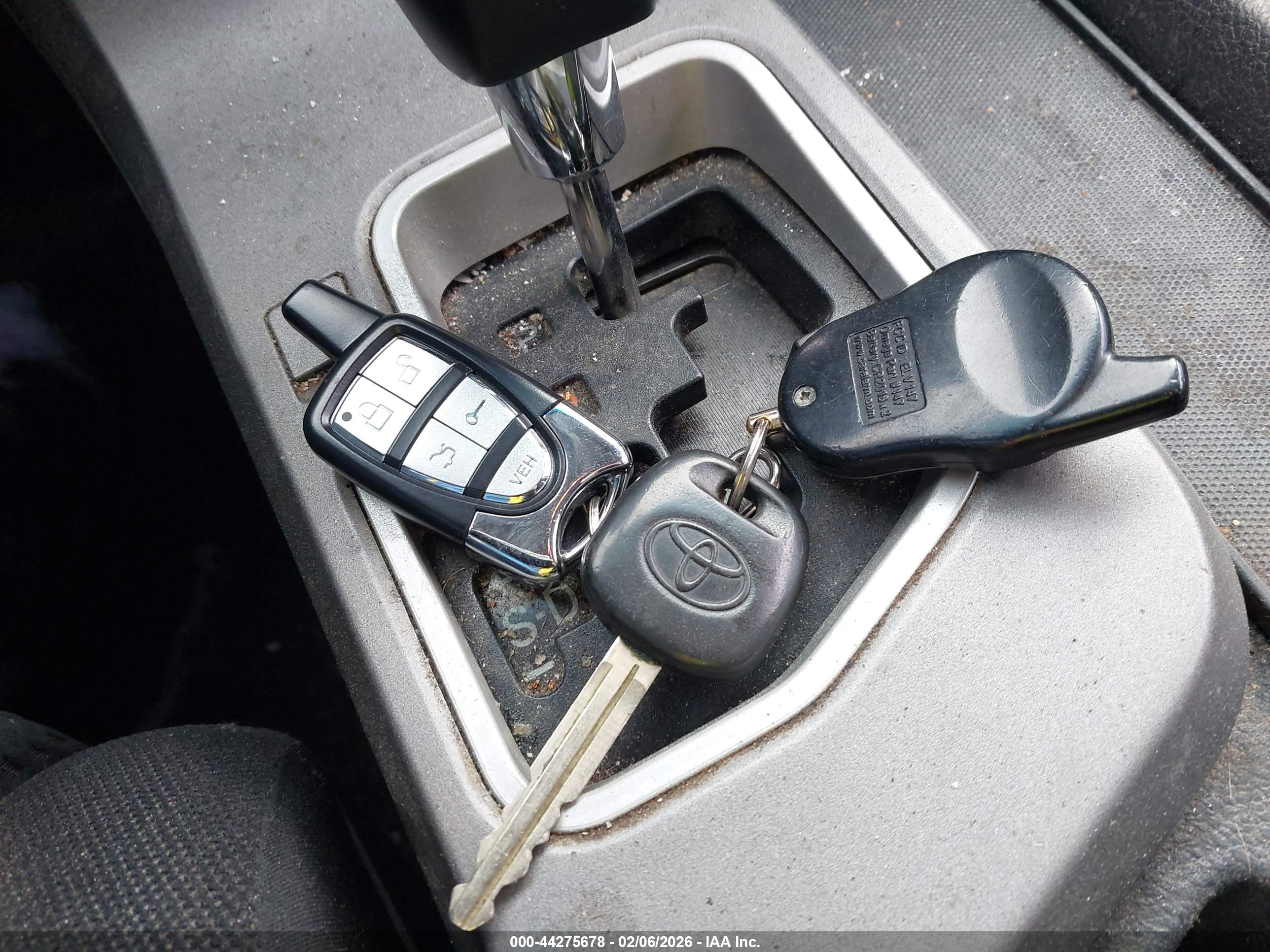 TOYOTA TUNDRA image 11