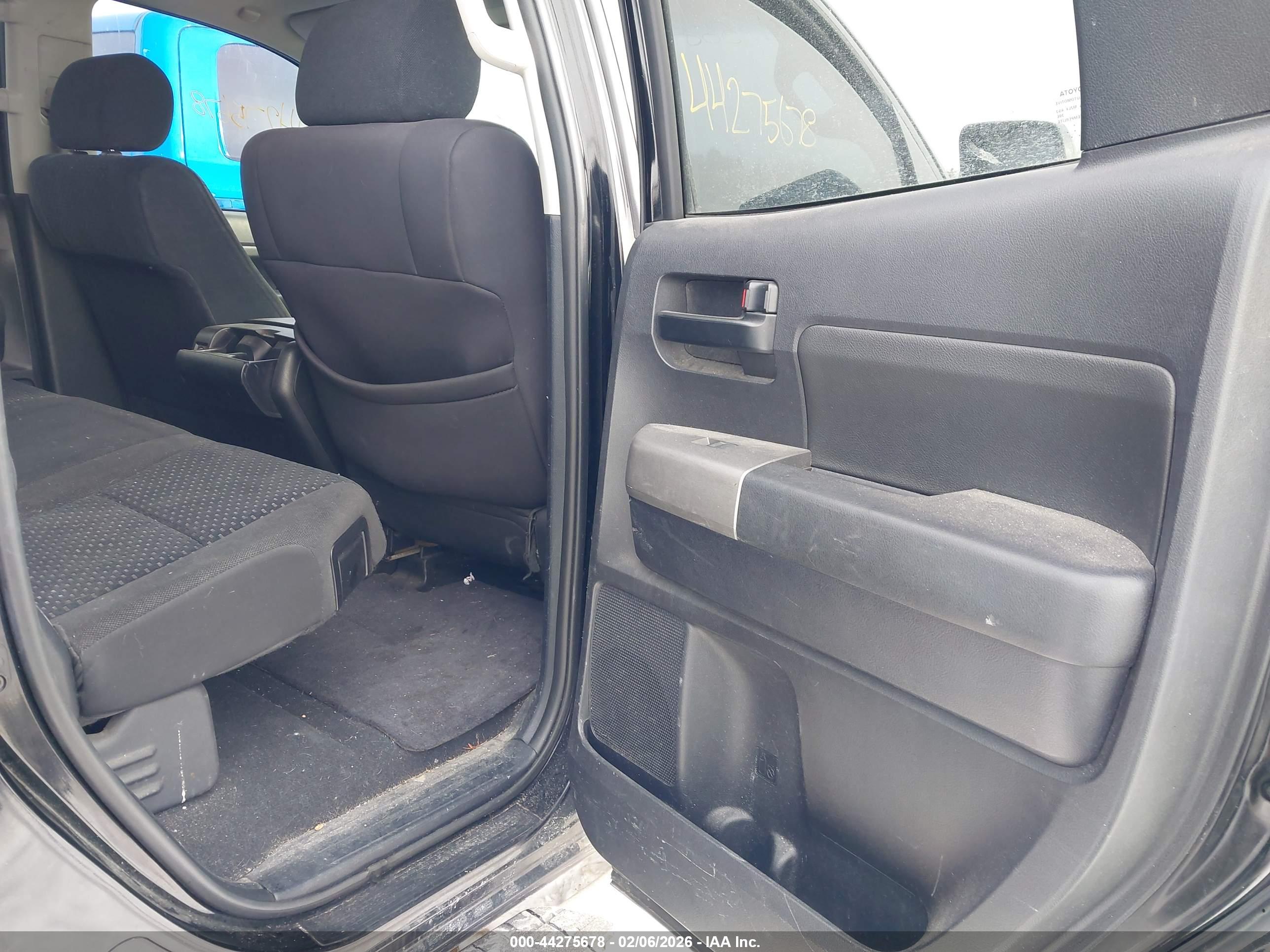 TOYOTA TUNDRA image 8