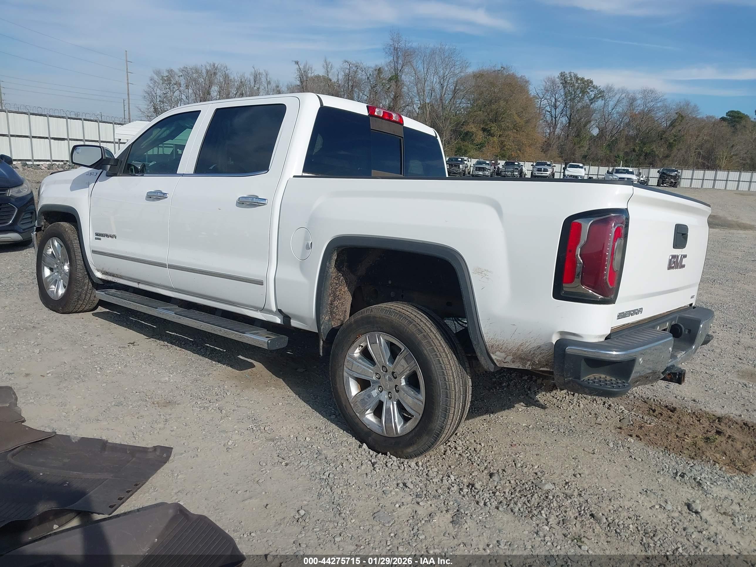 GMC SIERRA image 3