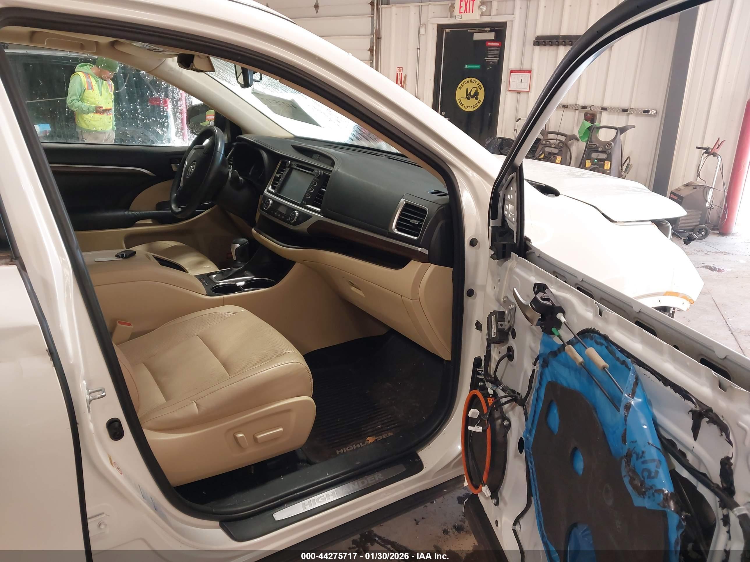TOYOTA HIGHLANDER image 5