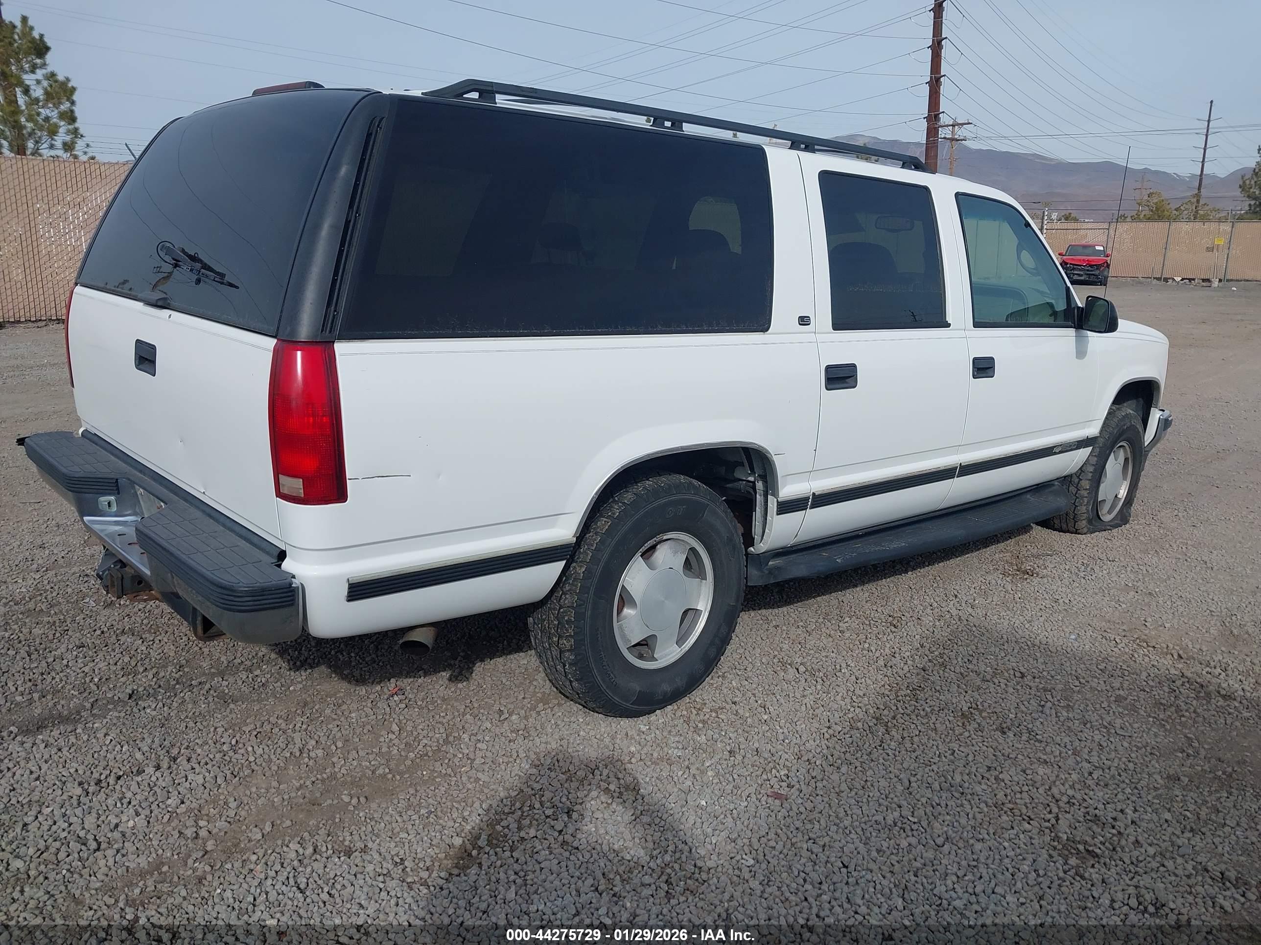 CHEVROLET SUBURBAN image 4