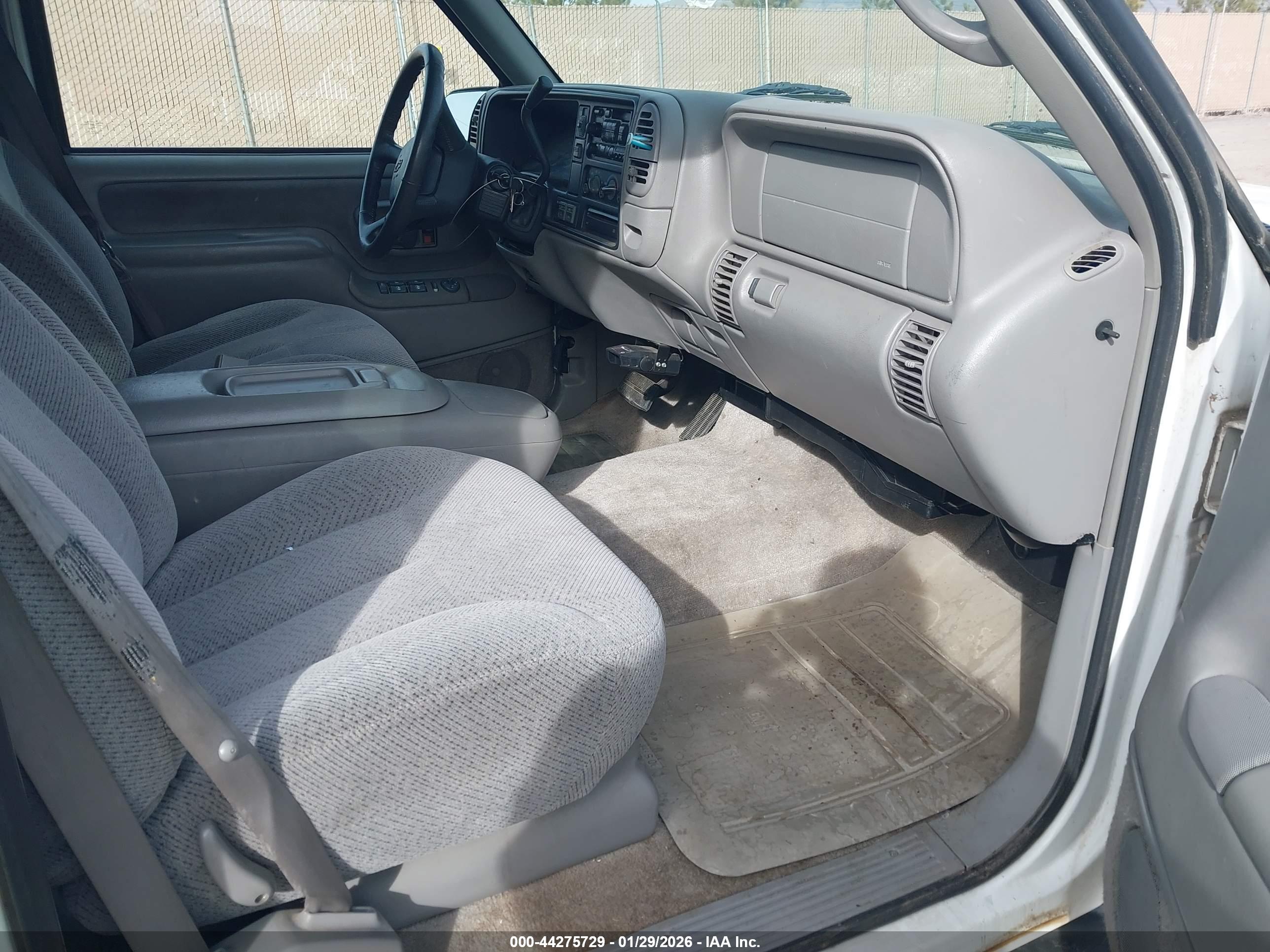 CHEVROLET SUBURBAN image 5