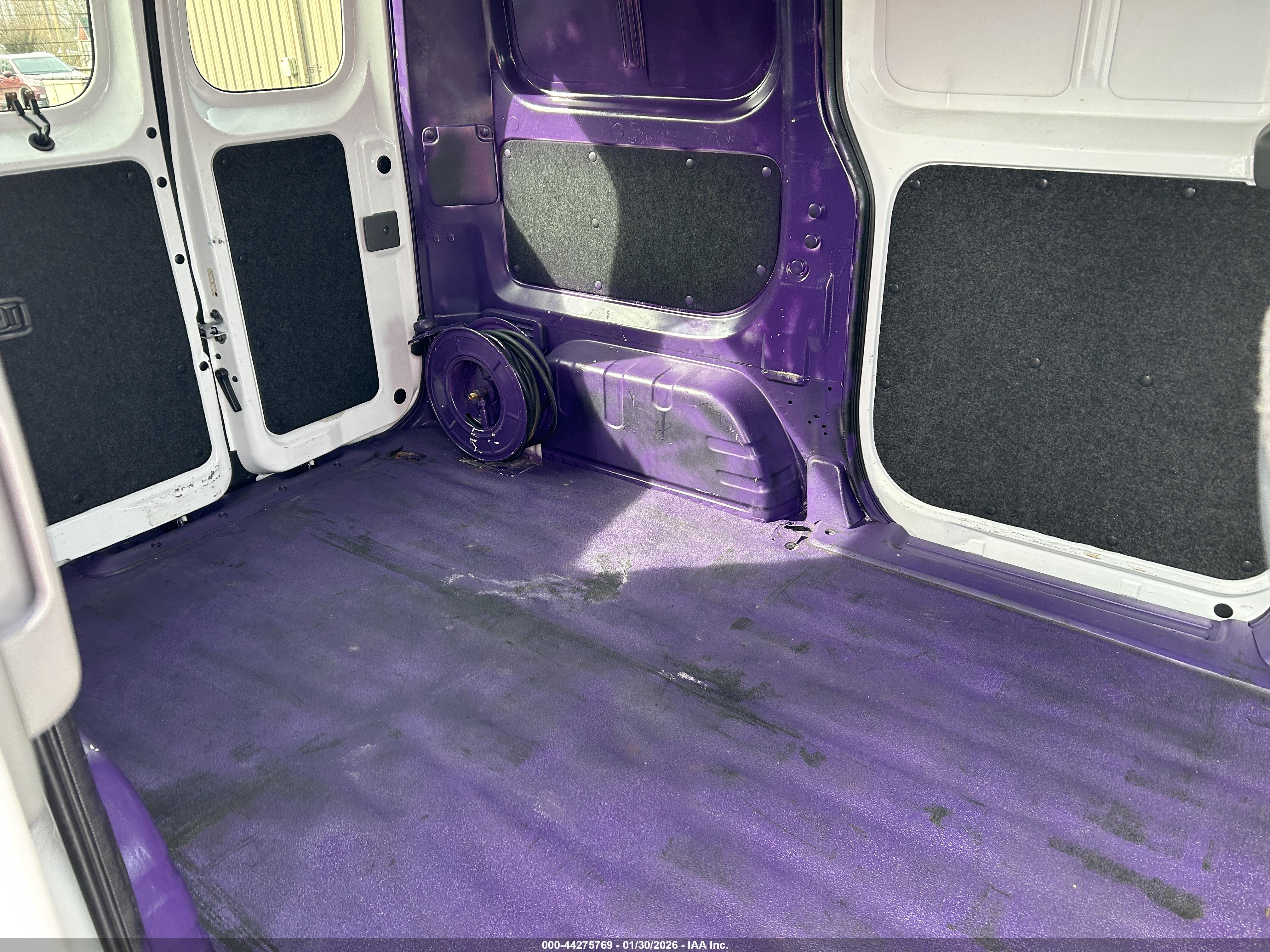 NISSAN NV200 image 8