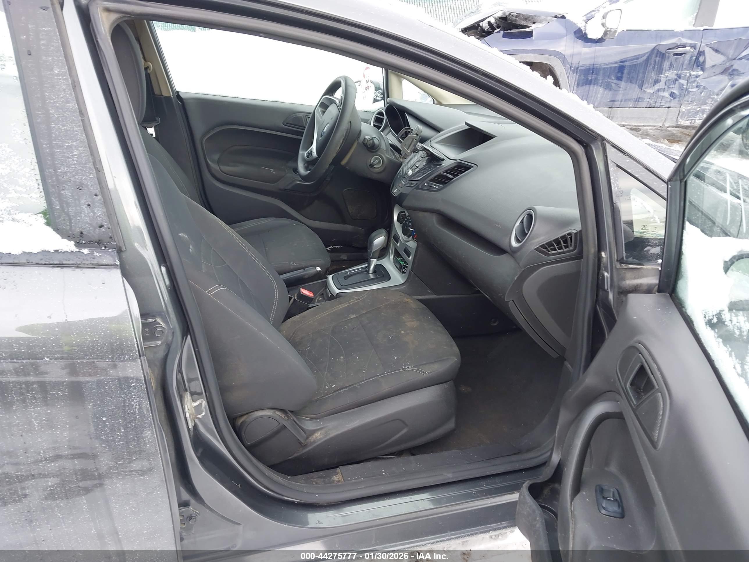 FORD FIESTA image 5