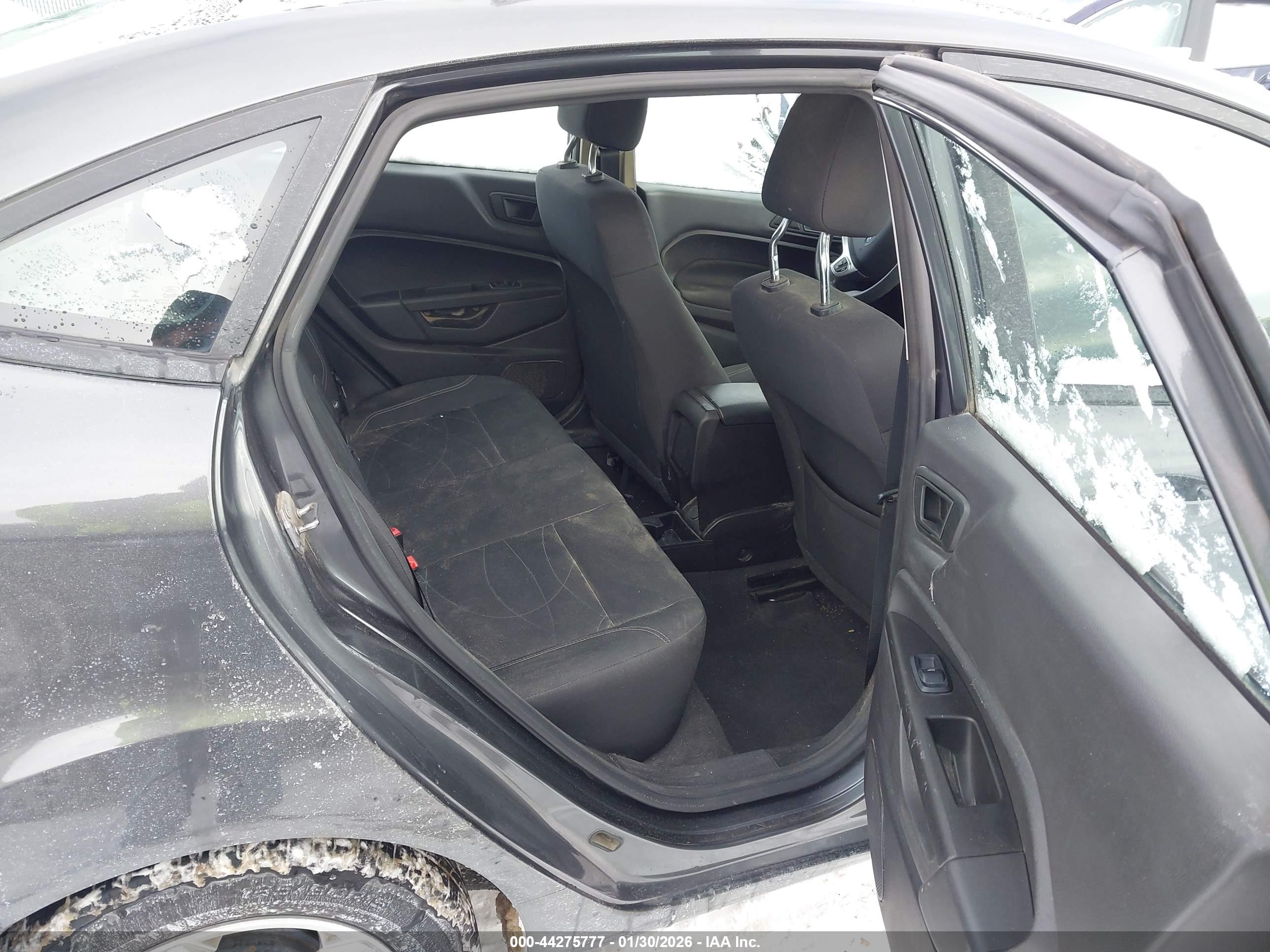 FORD FIESTA image 8