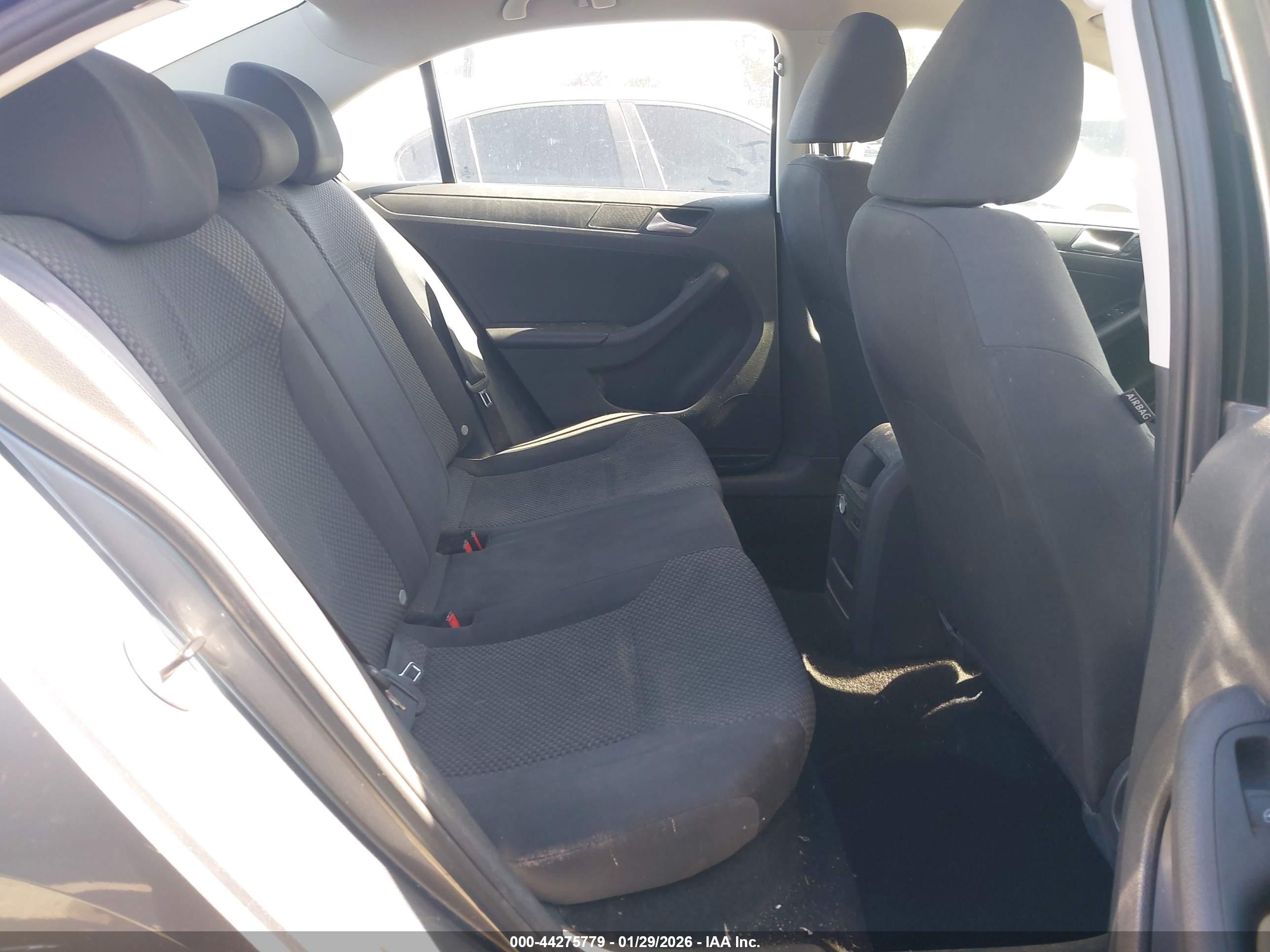 VOLKSWAGEN JETTA image 8