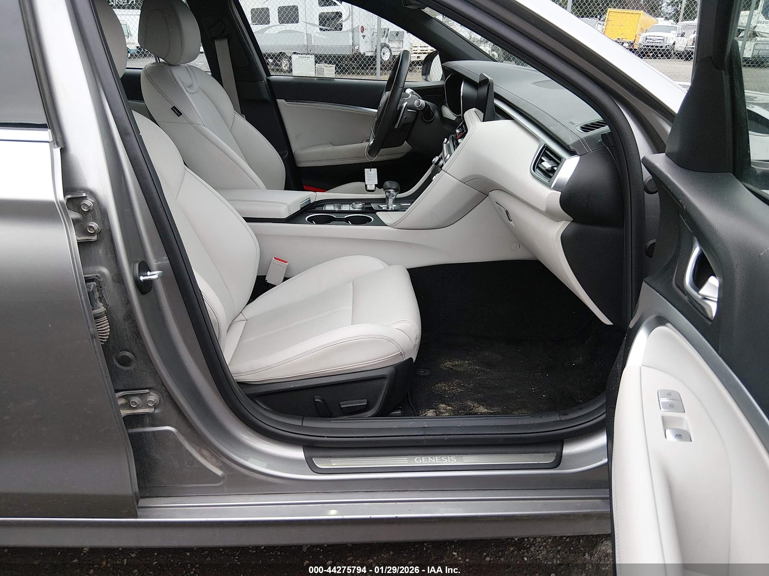GENESIS G70 image 5