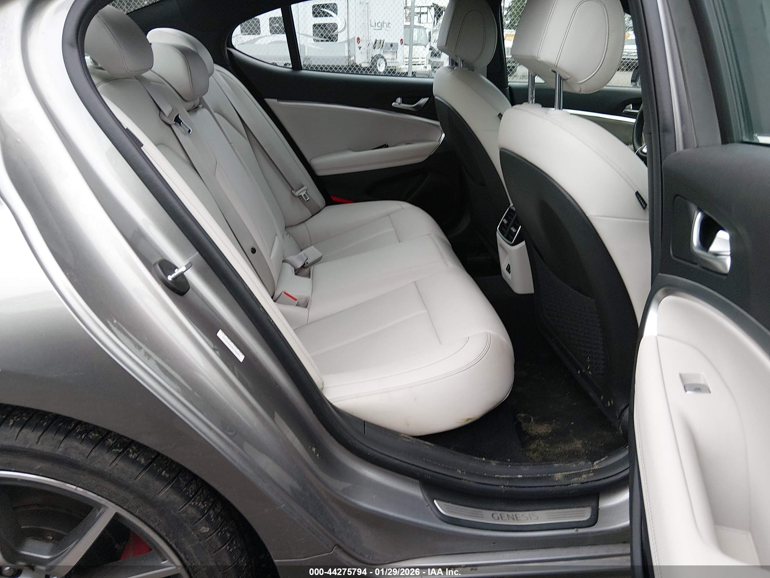 GENESIS G70 image 8